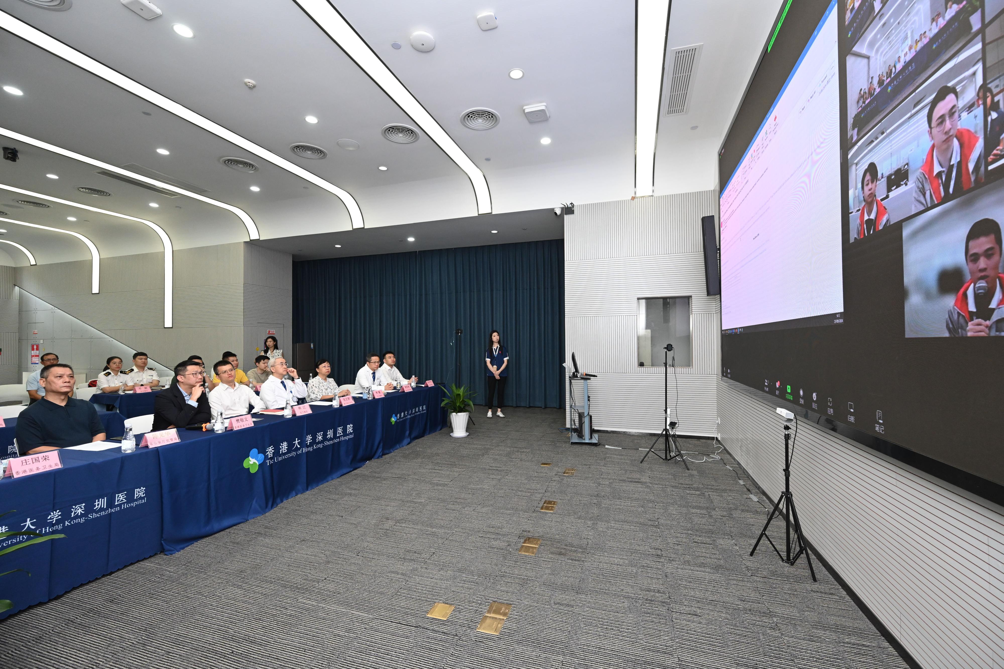 The Hong Kong Special Administrative Region (HKSAR) Government conducted today (August 23) a drill for the Pilot Scheme for Direct Cross-boundary Ambulance Transfer in the Greater Bay Area in collaboration with the Guangdong Provincial Government and the Shenzhen Municipal Government. Photo shows government personnel of the Mainland and HKSAR holding a meeting on the overall arrangements before the drill in the University of Hong Kong - Shenzhen Hospital.