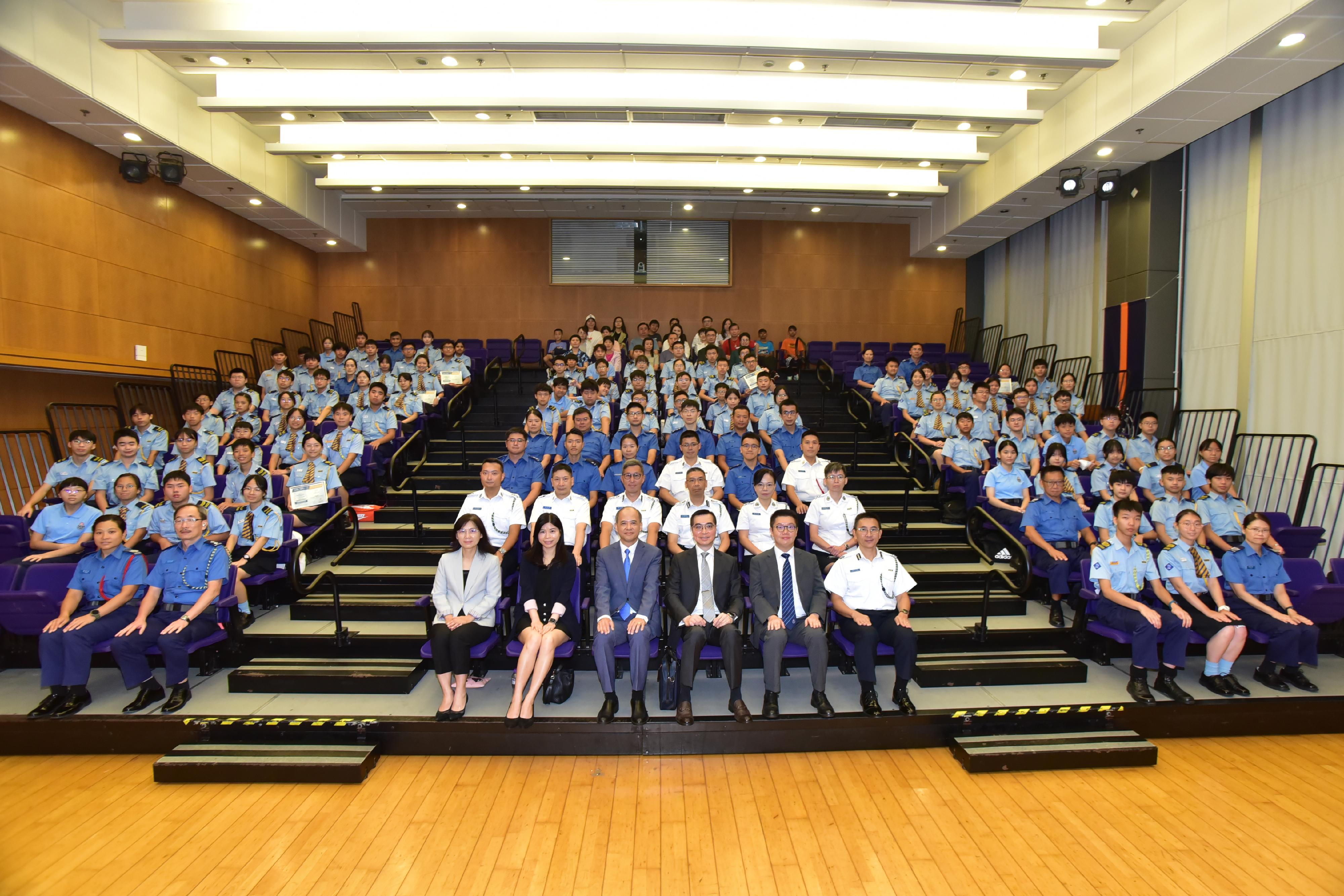 The Civil Aid Service (CAS) Cadet Corps National Education Exchange Programme Sharing Forum 2024 and Census and Statistics Department Technical Talk was held today (August 24). Photo shows the guests with the CAS members and cadets.