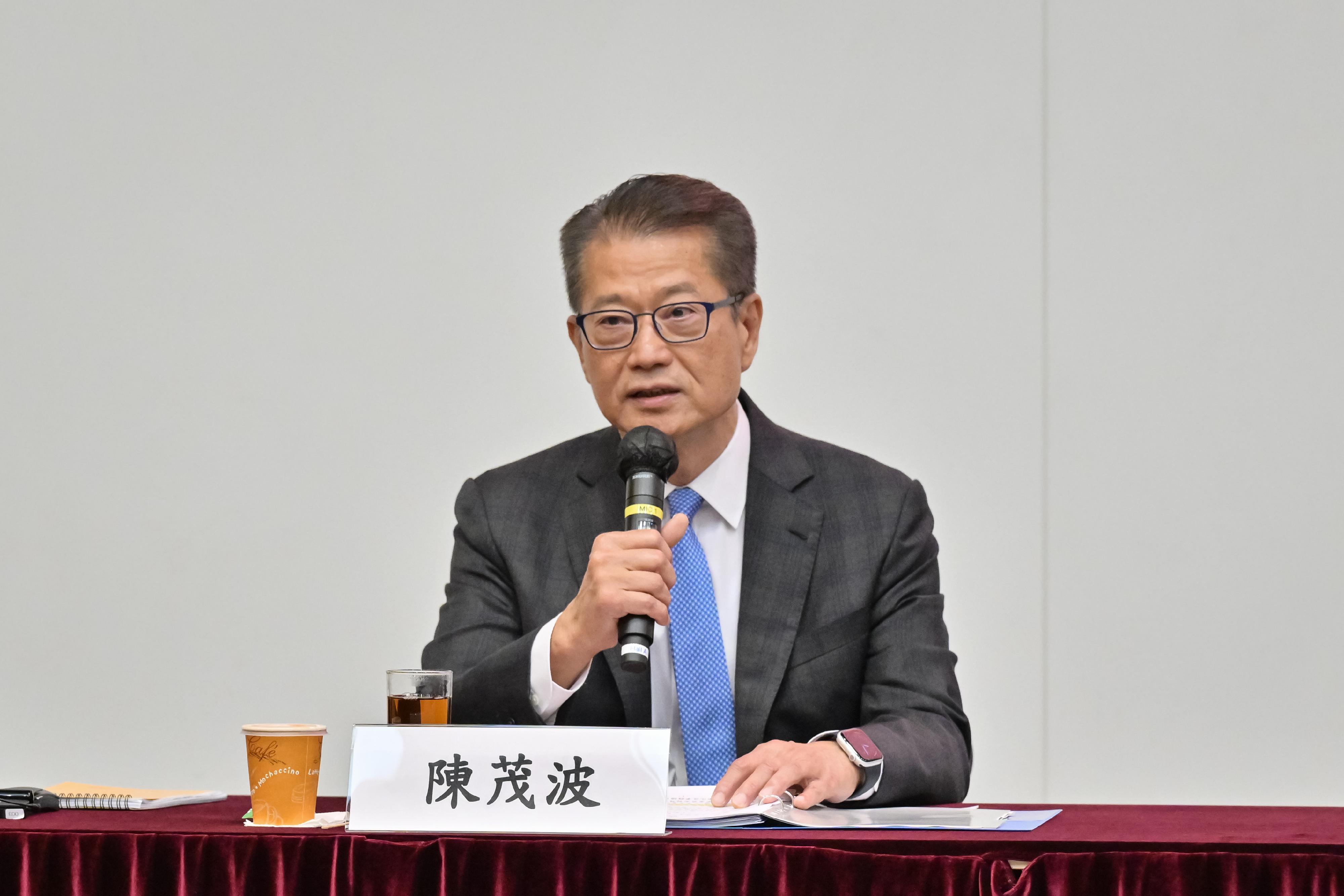 The Financial Secretary, Mr Paul Chan, today (August 27) hosted the sharing session on the spirit of the Third Plenary Session of the 20th Central Committee of the Communist Party of China organised by the Hong Kong Special Administrative Region Government.