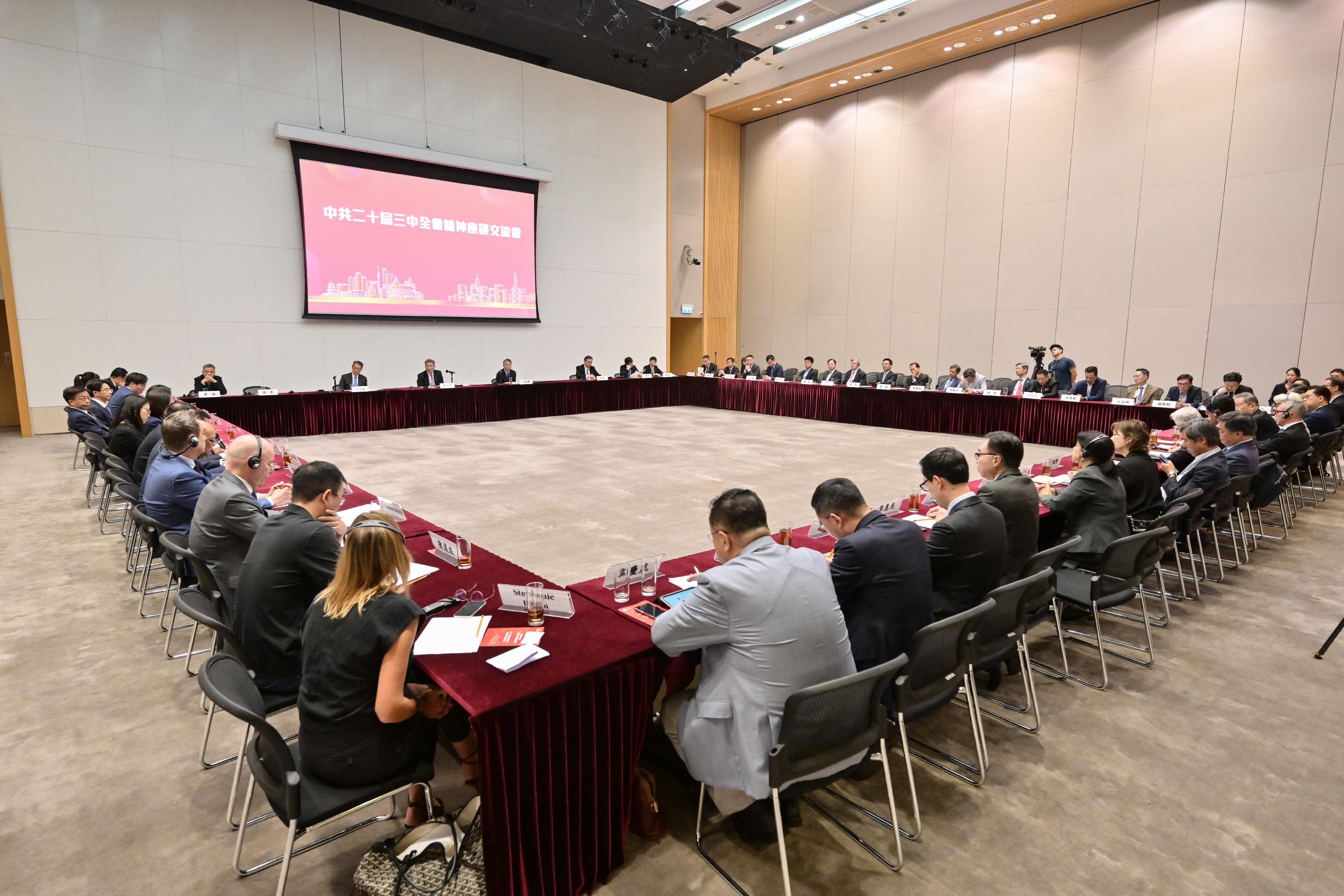 The Hong Kong Special Administrative Region Government today (August 27) held a sharing session on the spirit of the Third Plenary Session of the 20th Central Committee of the Communist Party of China (CPC). The Vice-chairperson of the Constitution and Law Committee of the National People's Congress and the Chairman of the Legislative Affairs Commission of the Standing Committee of the National People's Congress, Mr Shen Chunyao, and the Secretary of the CPC Leadership Group of the Ministry of Commerce and the Minister of Commerce, Mr Wang Wentao, had in-depth discussions and exchanges with around 50 representatives of local and foreign chambers of commerce, universities, innovation and technology institutions, professional services sector, and strategic innovation and technology enterprises attracted by the Government. The sharing session was hosted by the Financial Secretary, Mr Paul Chan.