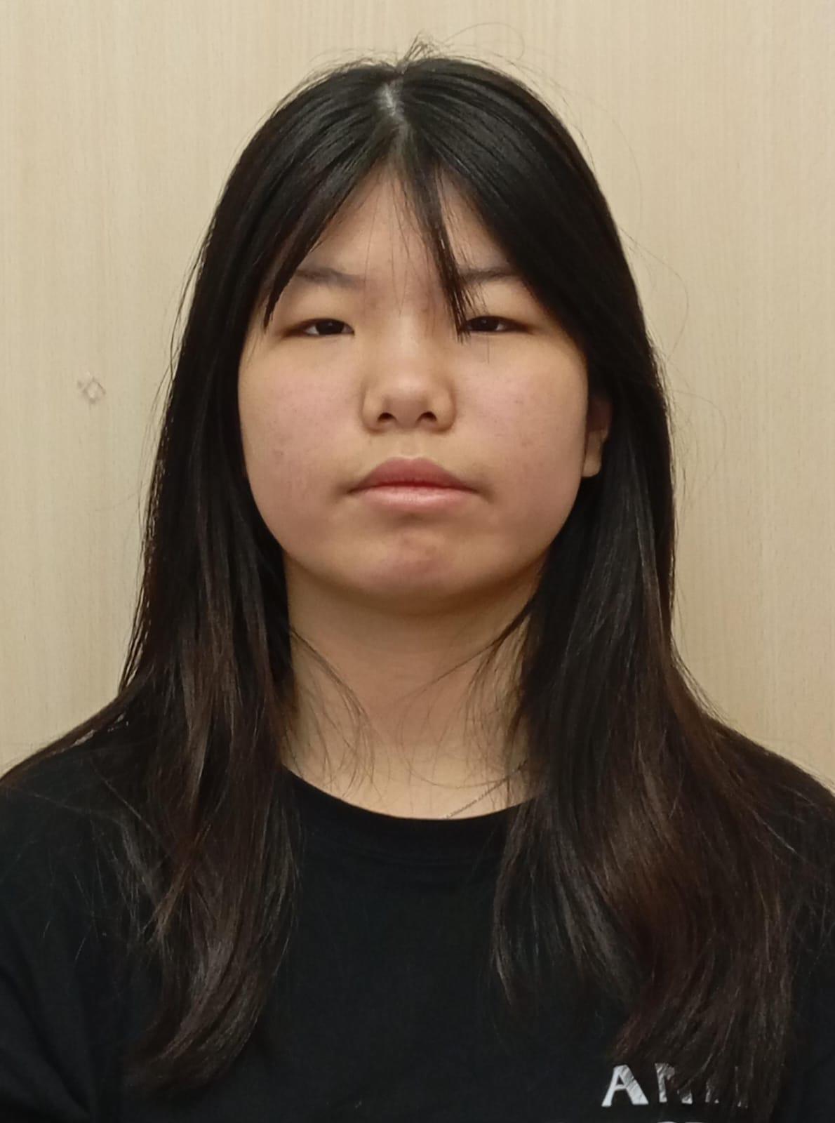 Cai Jiayi, aged 14, is about 1.55 metres tall, 43 kilograms in weight and of normal build. She has a round face with yellow complexion and long brown hair. She was last seen wearing a white checkered vest, a brown skirt, black long boots, and carrying a white handbag.