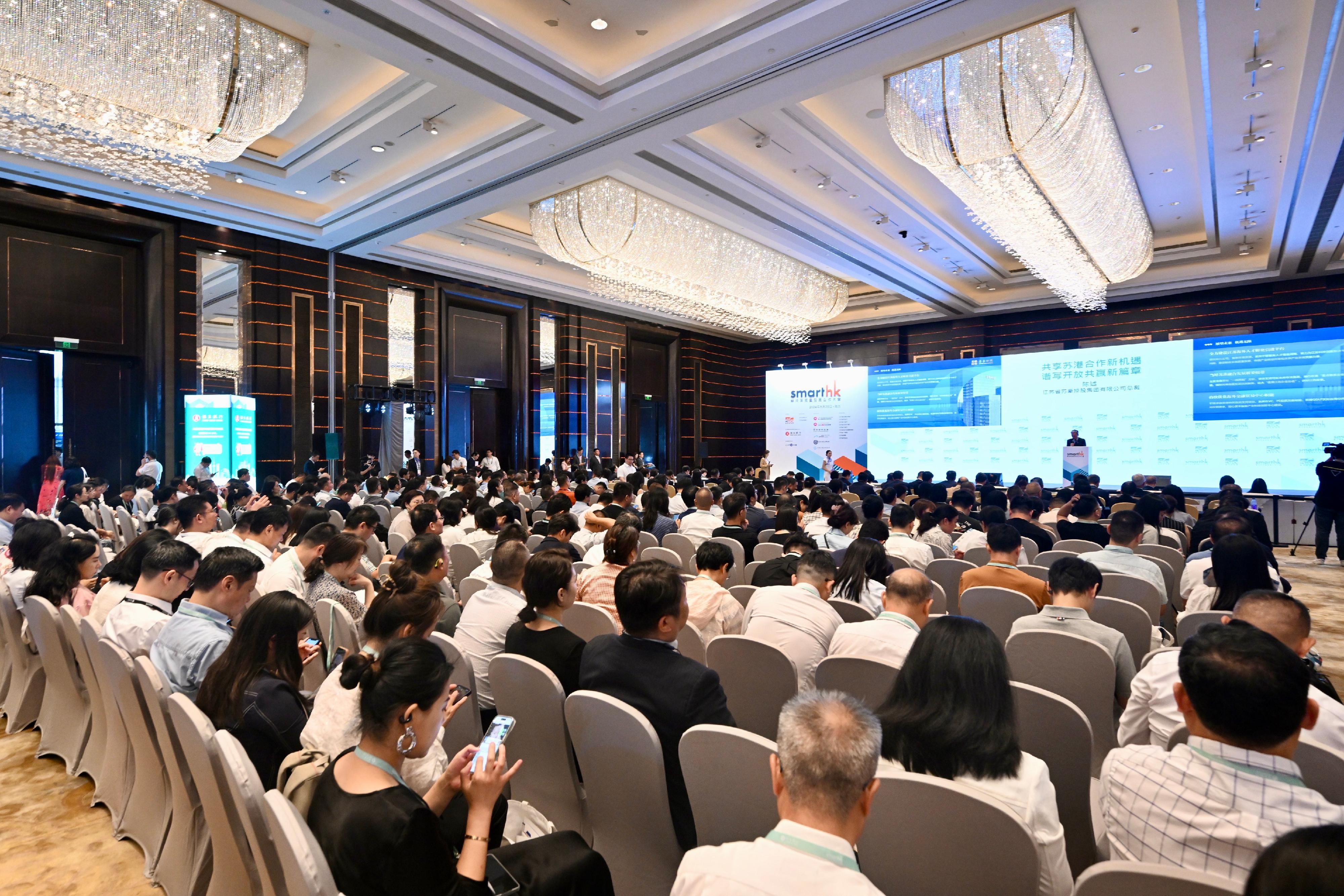 The Financial Secretary, Mr Paul Chan, today (August 28) attended "SmartHK" in Nanjing. Photo shows participants attending the event.