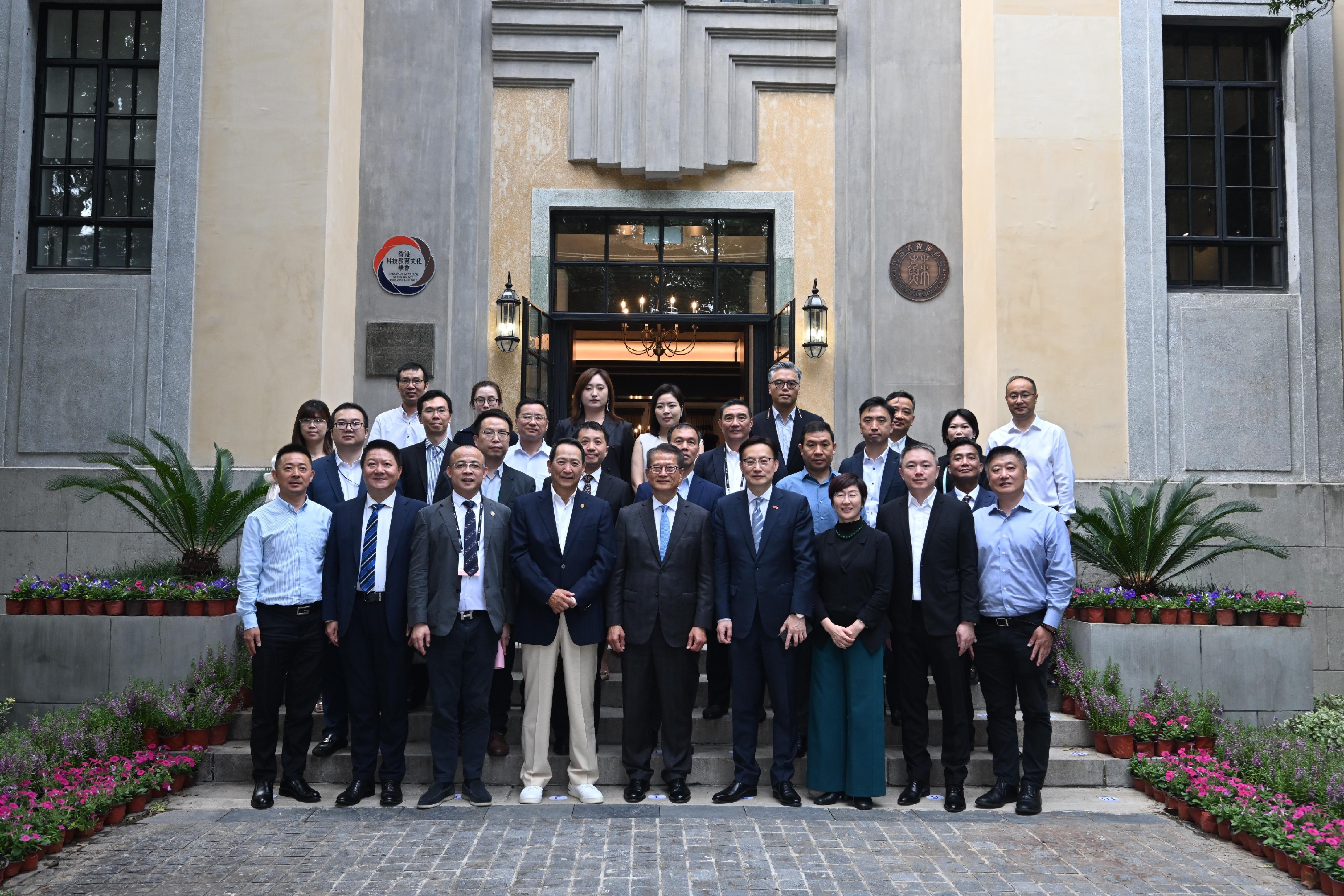 The Financial Secretary, Mr Paul Chan, commenced his visit programme in Nanjing today (August 28). Photo shows Mr Chan (front row, centre) in a group photo with members of the Jiangsu Hongkong Chamber of Commerce.