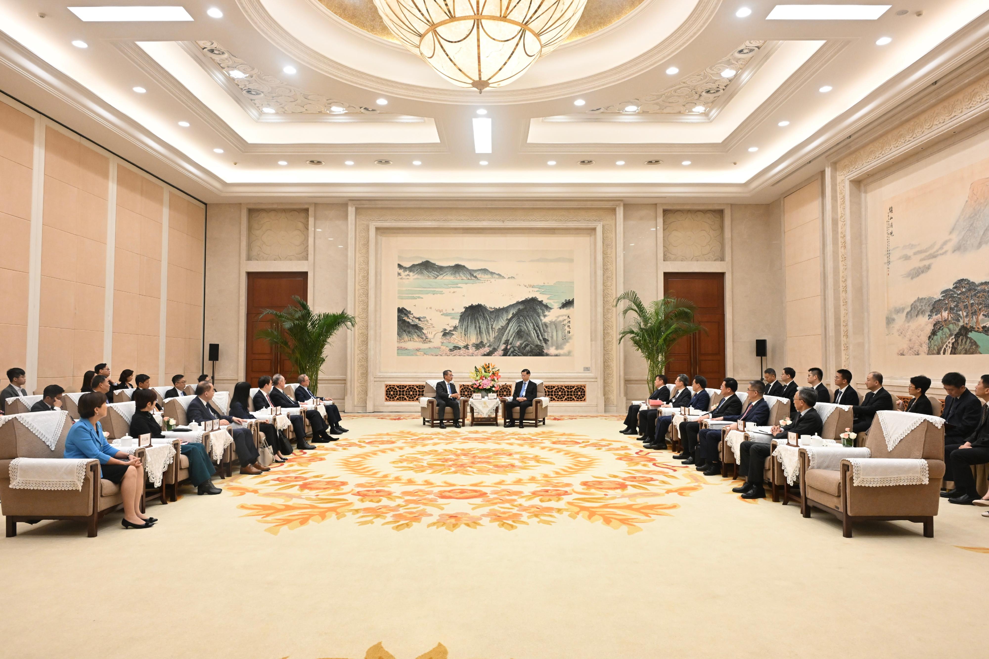 The Financial Secretary, Mr Paul Chan, commenced his visit programme in Nanjing today (August 28). Photo shows Mr Chan (eighth left) meeting with the Governor of Jiangsu Province, Mr Xu Kunlin (seventh right).