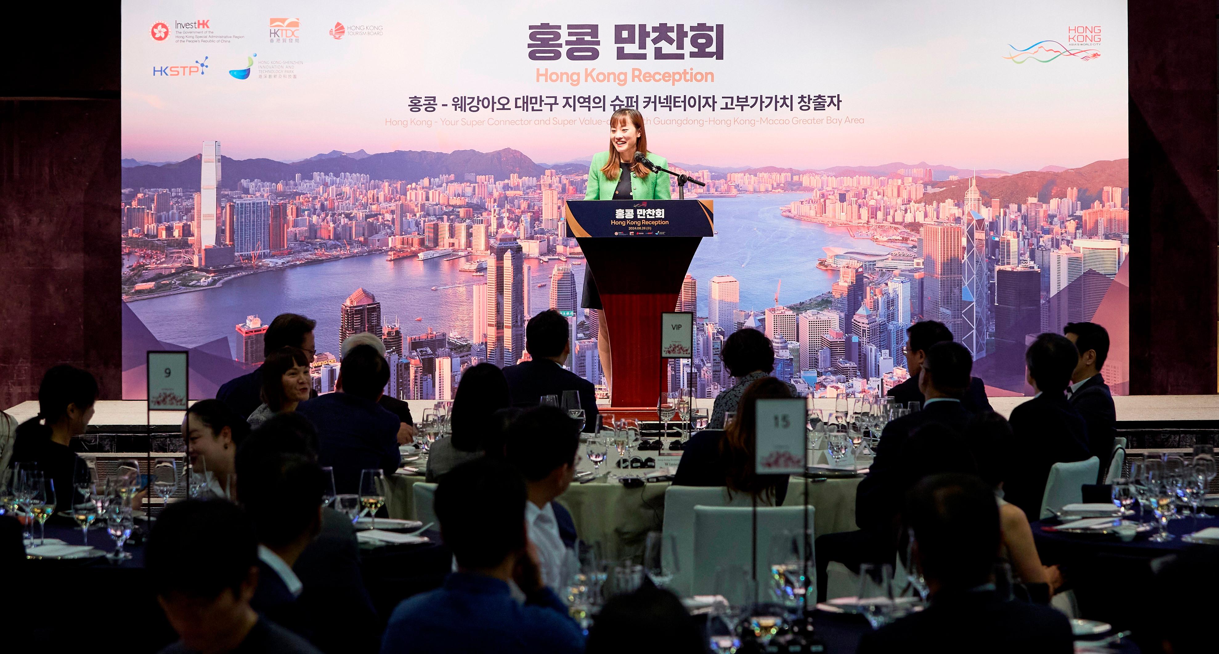 The Under Secretary for Innovation, Technology and Industry, Ms Lillian Cheong, makes a keynote speech on with the theme "Hong Kong - The Future of Innovation and Technology" at the reception held by the Hong Kong Economic and Trade Office (Tokyo) in Seoul, Korea, today (August 28).

