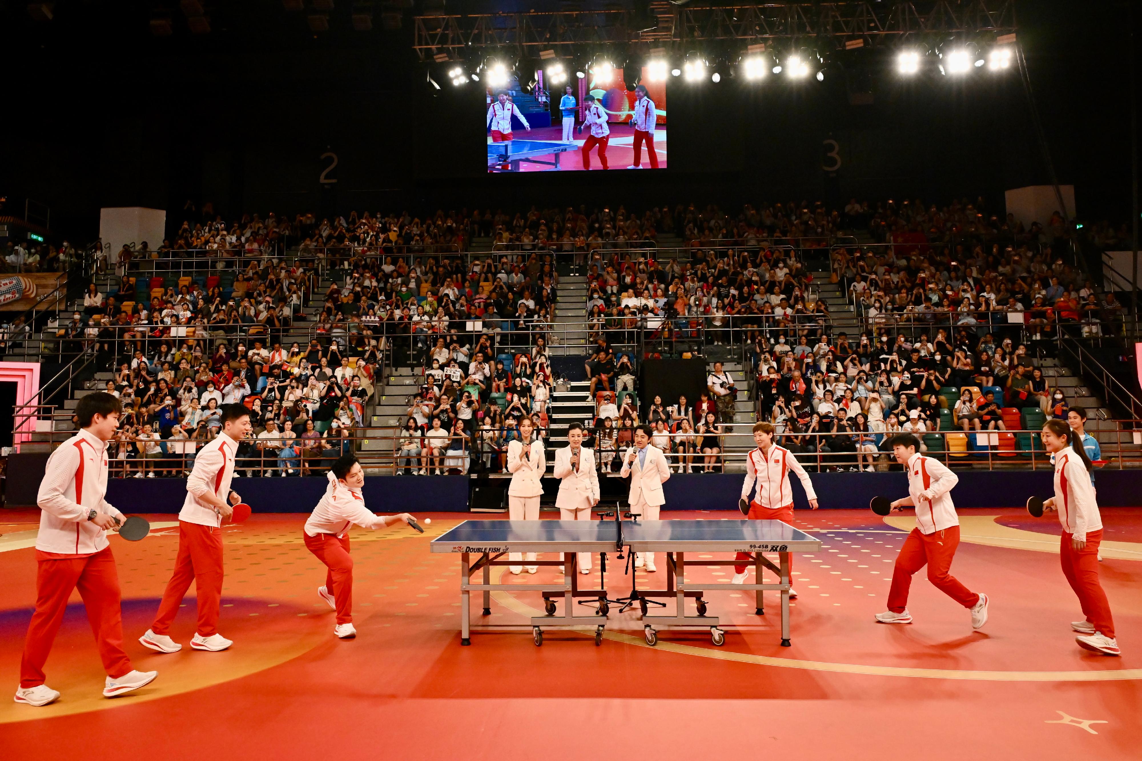 The 2024 Paris Olympic Games Mainland Olympians delegation attended the Mainland Olympians Gala Show at Queen Elizabeth Stadium in Wan Chai tonight (August 30). Photo shows the table tennis athletes of the national team, Wang Chuqin (first left); Sun Yingsha (second right); Chen Meng (first right); Wang Manyu (third right); Fan Zhendong (third left); and Ma Long (second left) showcasing their excellent table tennis skills.