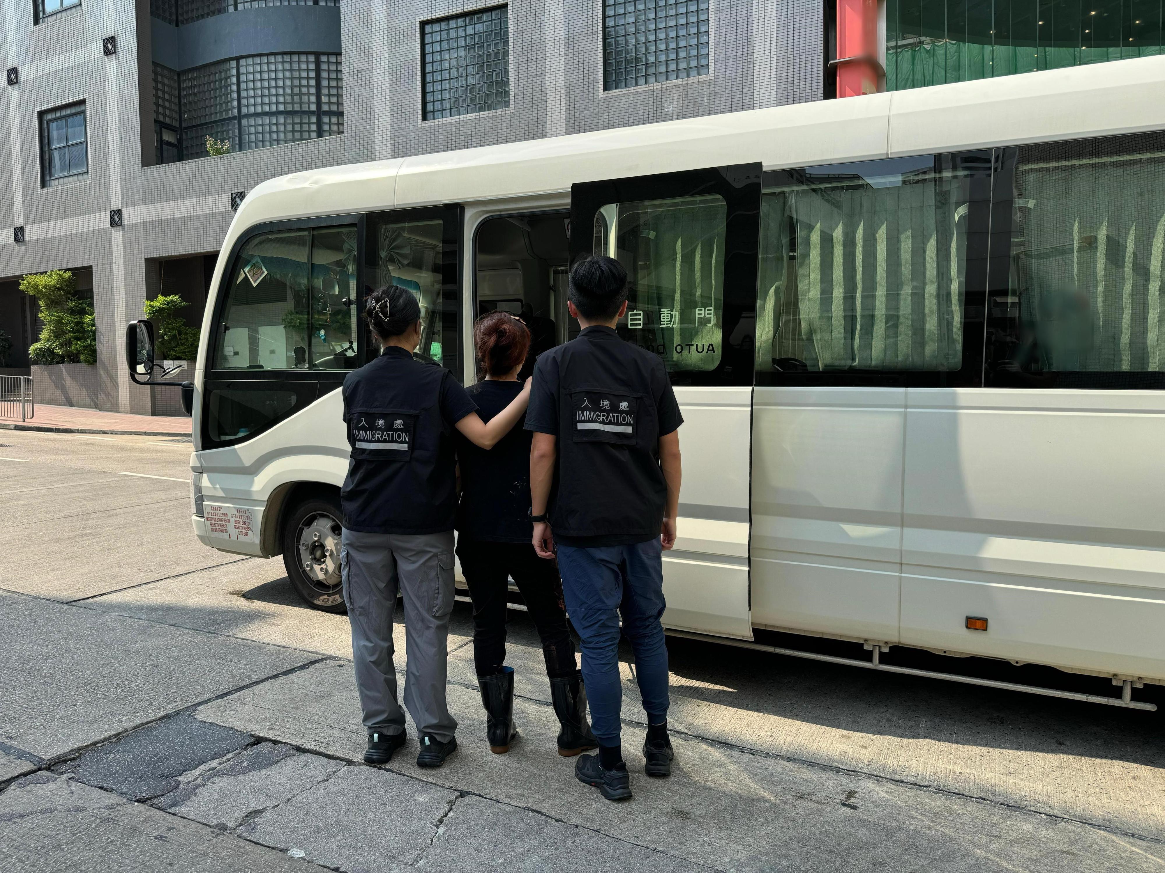 The Immigration Department mounted a series of territory-wide anti-illegal worker operations, including one codenamed "Twilight" and a joint operation with the Hong Kong Police Force codenamed "Champion", for two consecutive days on August 28 and yesterday (August 29). Photo shows a suspected illegal worker arrested during an operation.