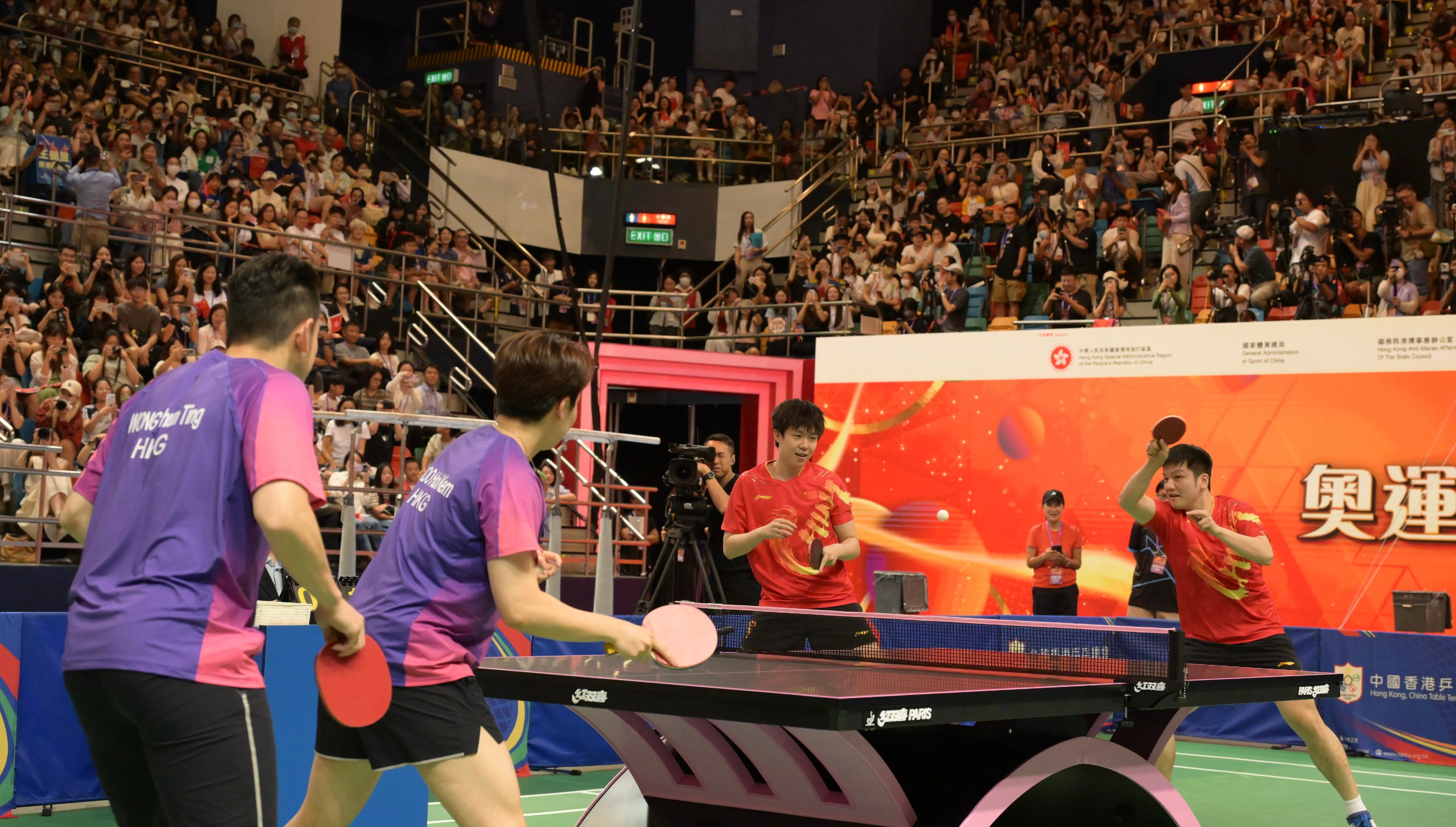 The 2024 Paris Olympic Games Mainland Olympians delegation attended the Sports Demonstrations by Mainland Olympians at Queen Elizabeth Stadium in Wan Chai this morning (August 31). Photo shows the table tennis athletes of the national team, Wang Chuqin (second right) and Fan Zhendong (first right) giving sports demonstration with Hong Kong table tennis athletes, Doo Hoi-kem (second left) and Wong Chun-ting (first left).