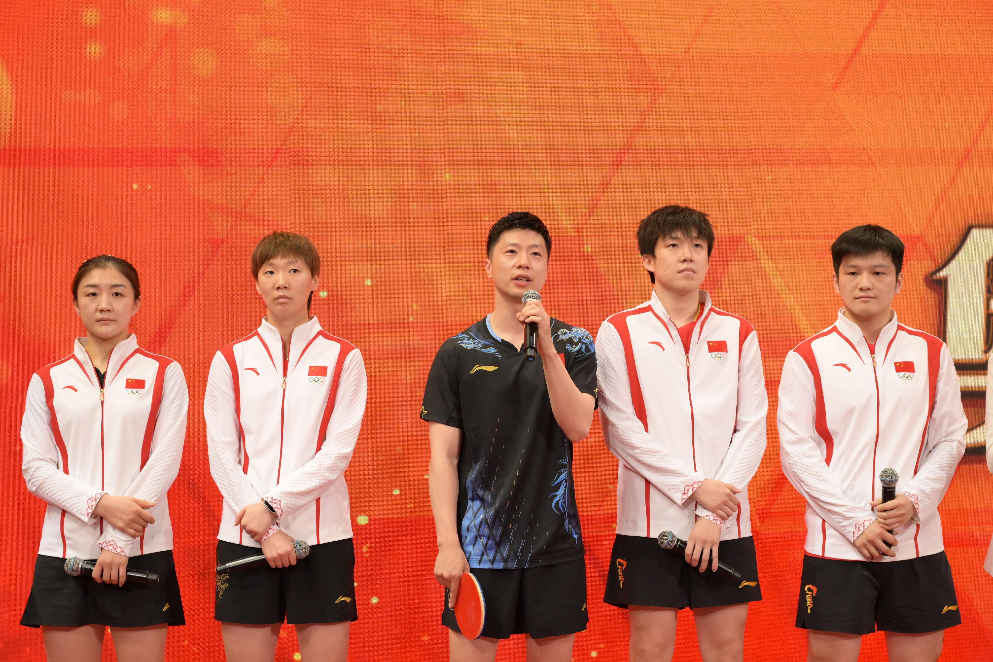 The 2024 Paris Olympic Games Mainland Olympians delegation attended the Sports Demonstrations by Mainland Olympians at Queen Elizabeth Stadium in Wan Chai this morning (August 31). Photo shows the table tennis athletes of the national team, Wang Chuqin (second right); Chen Meng (first left); Wang Manyu (second left); Fan Zhendong (first right); and Ma Long (centre) sharing their experiences on stage.