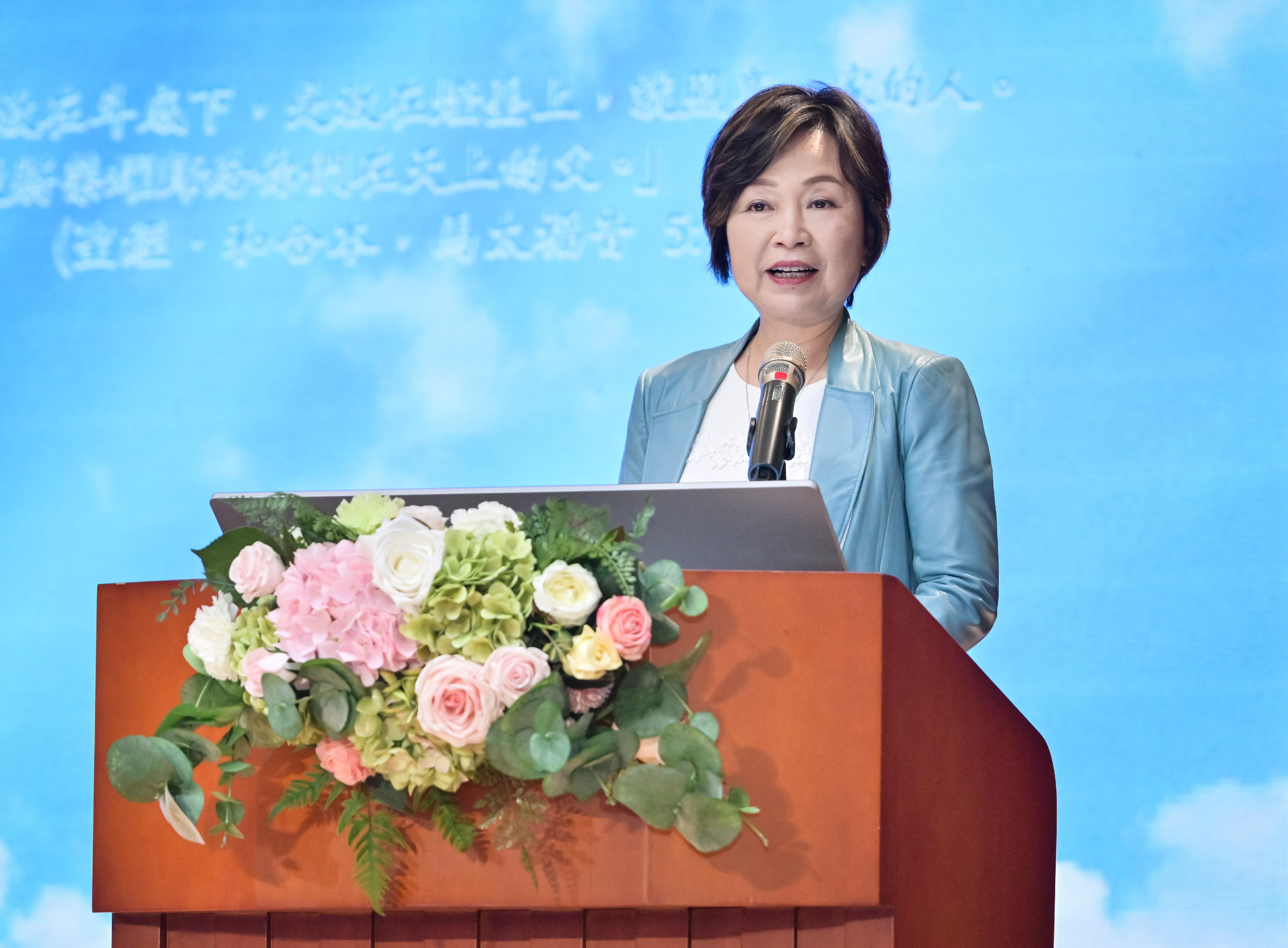 The Secretary for Education, Dr Choi Yuk-lin, speaks at the school opening ceremony of Tsung Tsin College today (September 2).