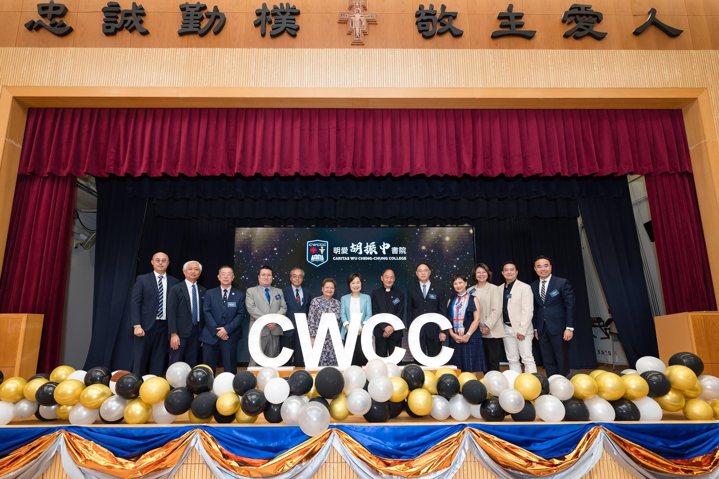 The Secretary for Education, Dr Choi Yuk-lin (centre), attends the new school year lighting ceremony of Caritas Wu Cheng-chung College today (September 2). 