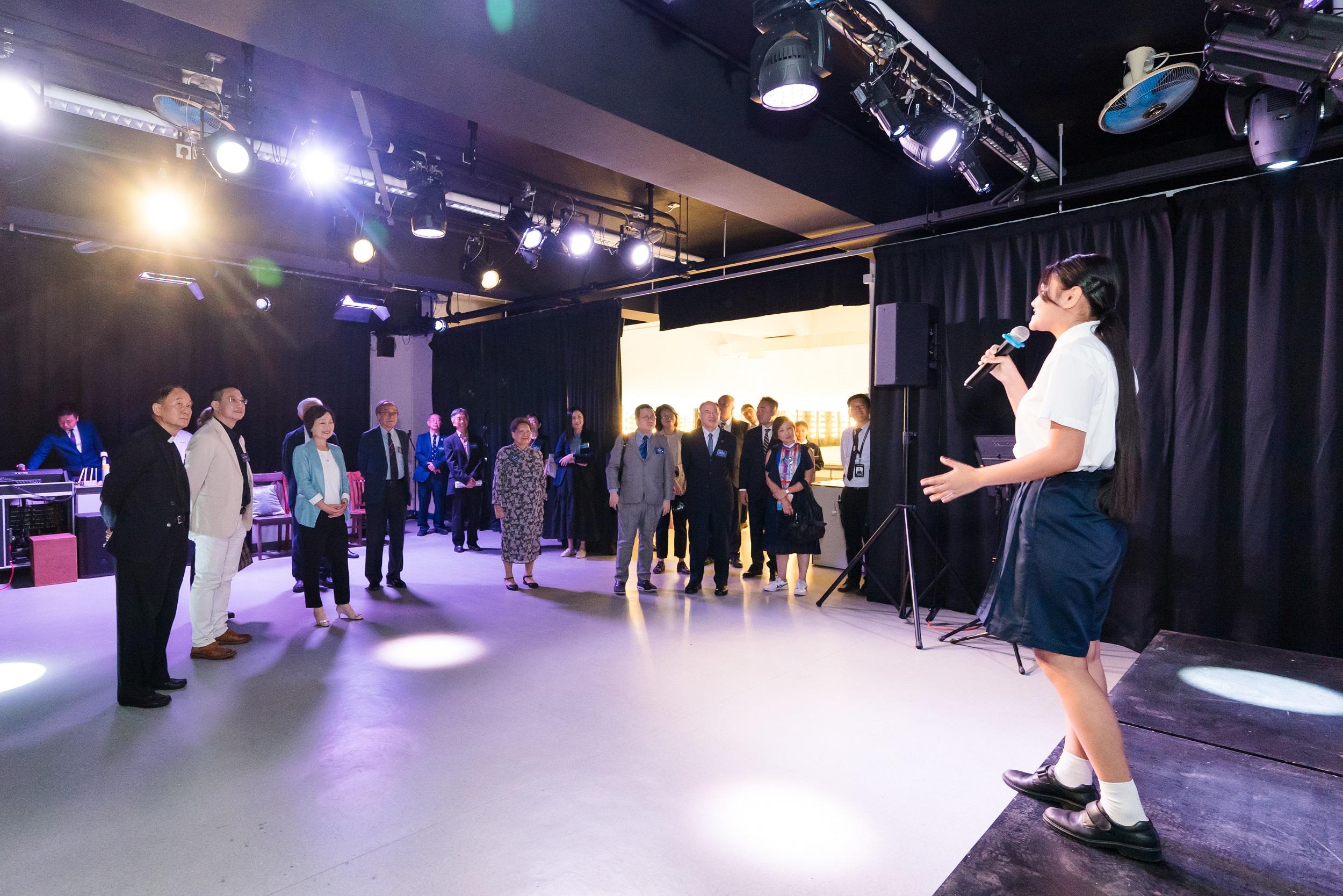 The Secretary for Education, Dr Choi Yuk-lin, visited Caritas Wu Cheng-chung College on the first school day today (September 2). Photo shows Dr Choi (third left) visiting the Black Box Theatre of the school.