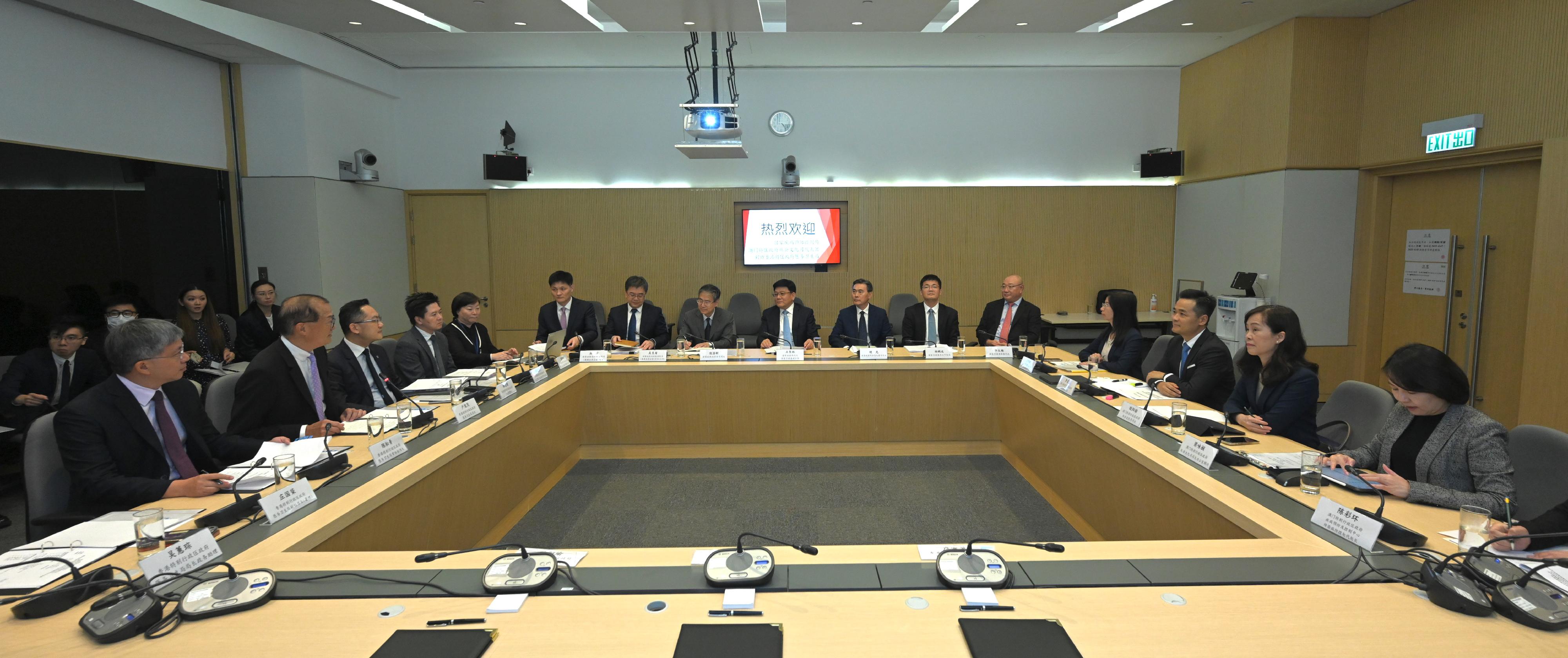 The Secretary for Health, Professor Lo Chung-mau (second left), meets the Administrator of the National Disease Control and Prevention Administration, Mr Wang Hesheng (eighth right), and the Secretary for Social Affairs and Culture of the Macao Special Administrative Region (SAR) Government, Ms Ao Ieong U (second right), in Hong Kong today (September 2), and signed the Co-operation Agreement on Response Mechanism for Public Health Emergencies caused by Infectious Disease to strengthen co-operation and communication among the Mainland, the Hong Kong SAR and the Macao SAR in tackling significant public health emergencies caused by infectious diseases. Also attending the meeting are the Permanent Secretary for Health, Mr Thomas Chan (first left); the Director of Health, Dr Ronald Lam (third left); and the Controller of the Centre for Health Protection of the Department of Health, Dr Edwin Tsui (fourth left).