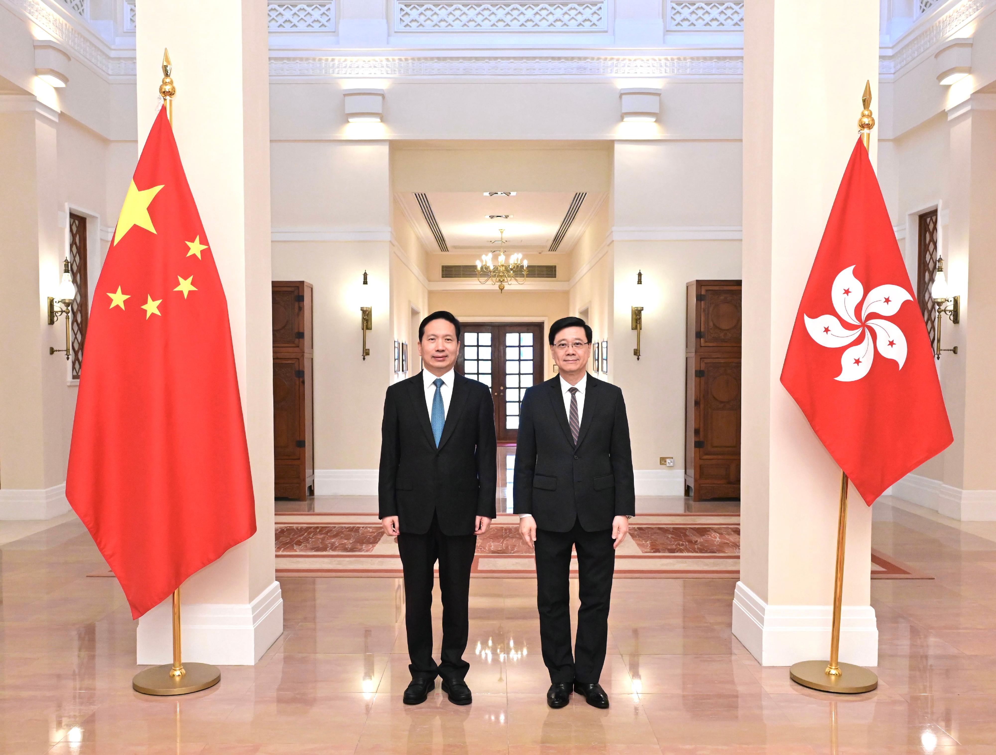 The Chief Executive, Mr John Lee (right), meets the Secretary of the CPC Shaanxi Provincial Committee, Mr Zhao Yide (left), at Government House today (September 3).