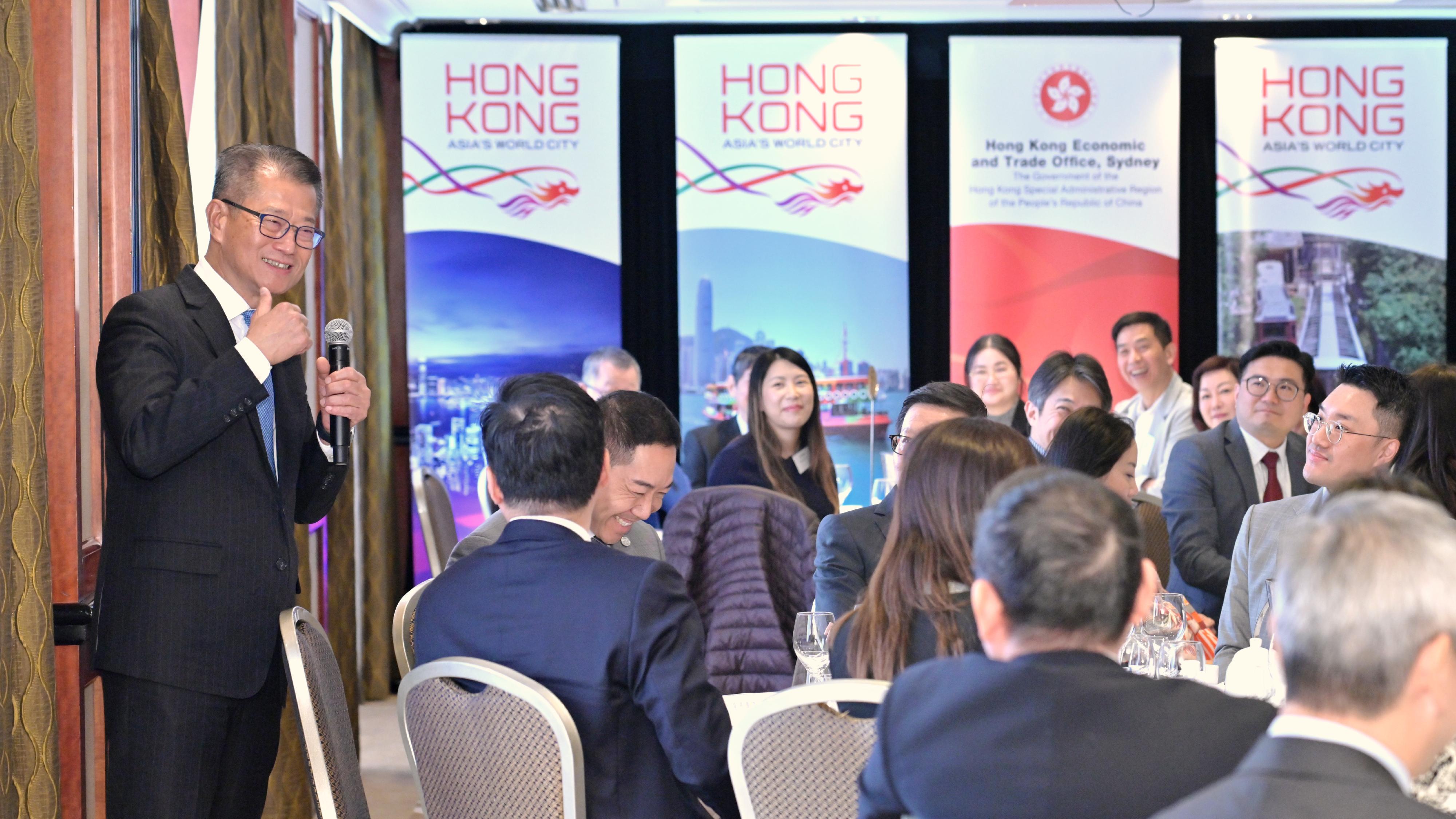 The Financial Secretary, Mr Paul Chan, continued his visit to Sydney, Australia, today (September 4, Sydney time). Photo shows Mr Chan (first left) sharing on Hong Kong's economy and development at a luncheon with local Hong Kong residents, under the arrangement of the Hong Kong Economic and Trade Office, Sydney.
