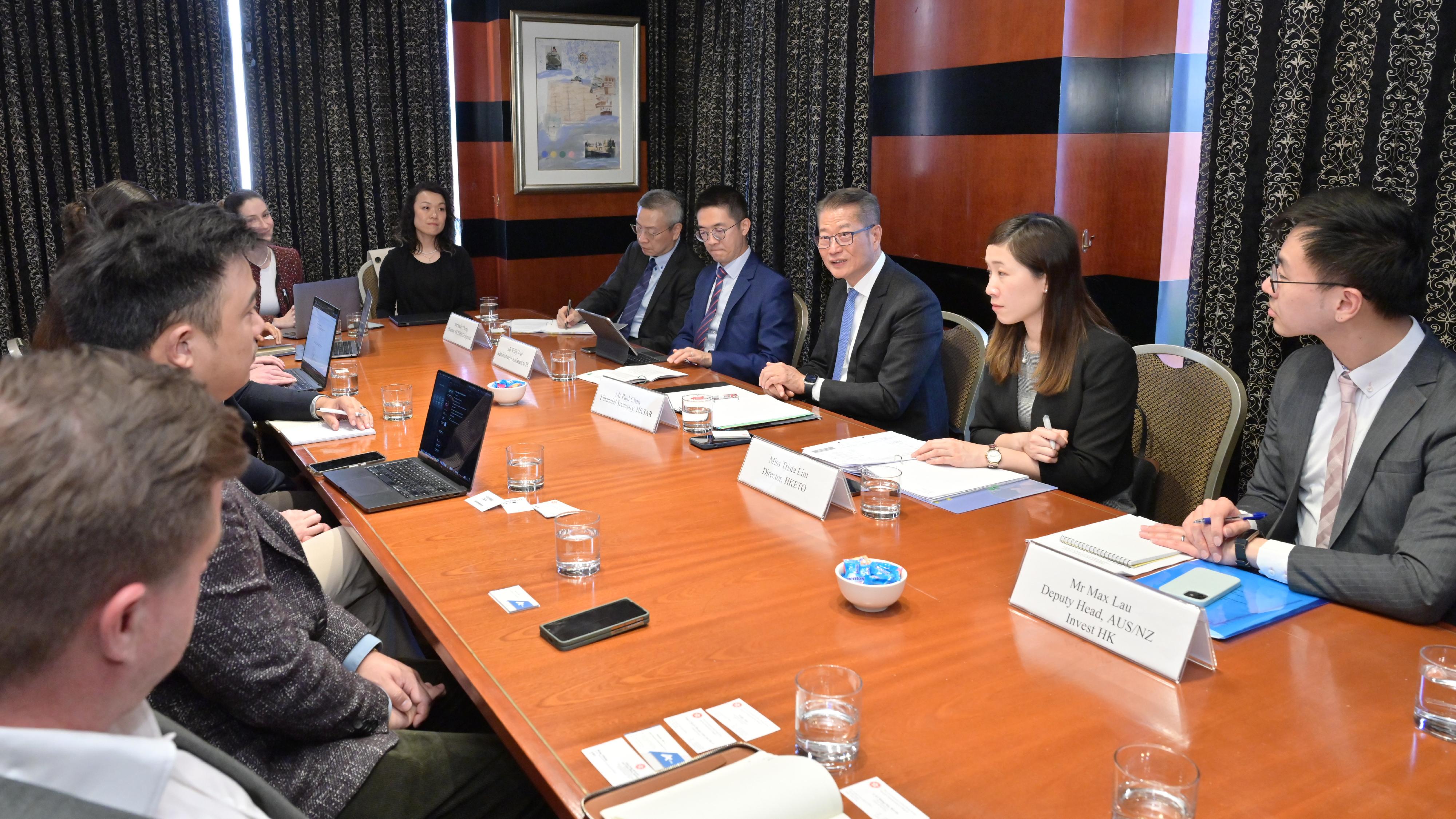 The Financial Secretary, Mr Paul Chan, continued his visit to Sydney, Australia, today (September 4, Sydney time). Photo shows Mr Chan (third right) meeting with representatives of local companies engaging in financial technology.