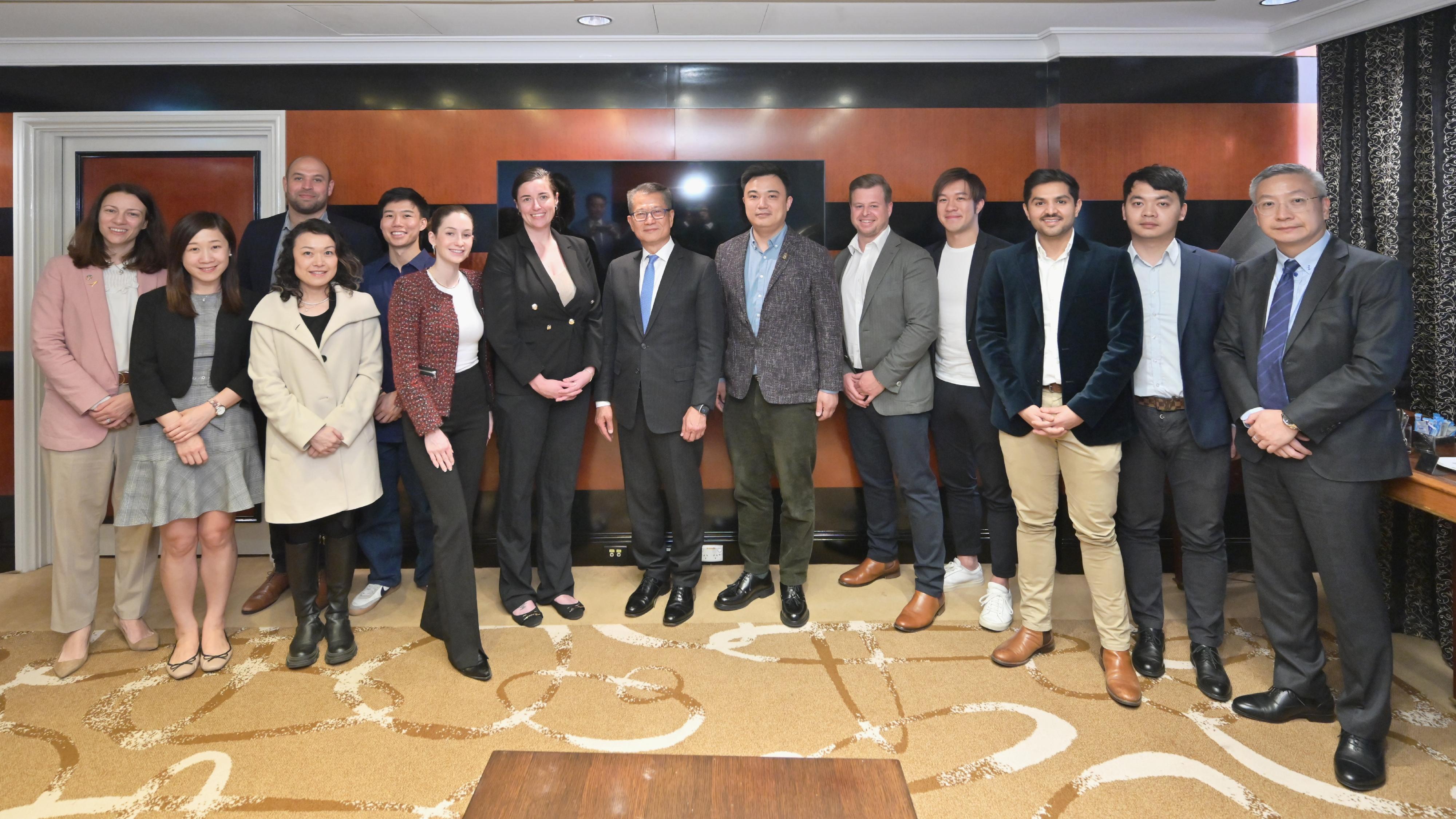 The Financial Secretary, Mr Paul Chan, continued his visit to Sydney, Australia, today (September 4, Sydney time). Photo shows Mr Chan (seventh right) meeting with representatives of local companies engaging in financial technology.