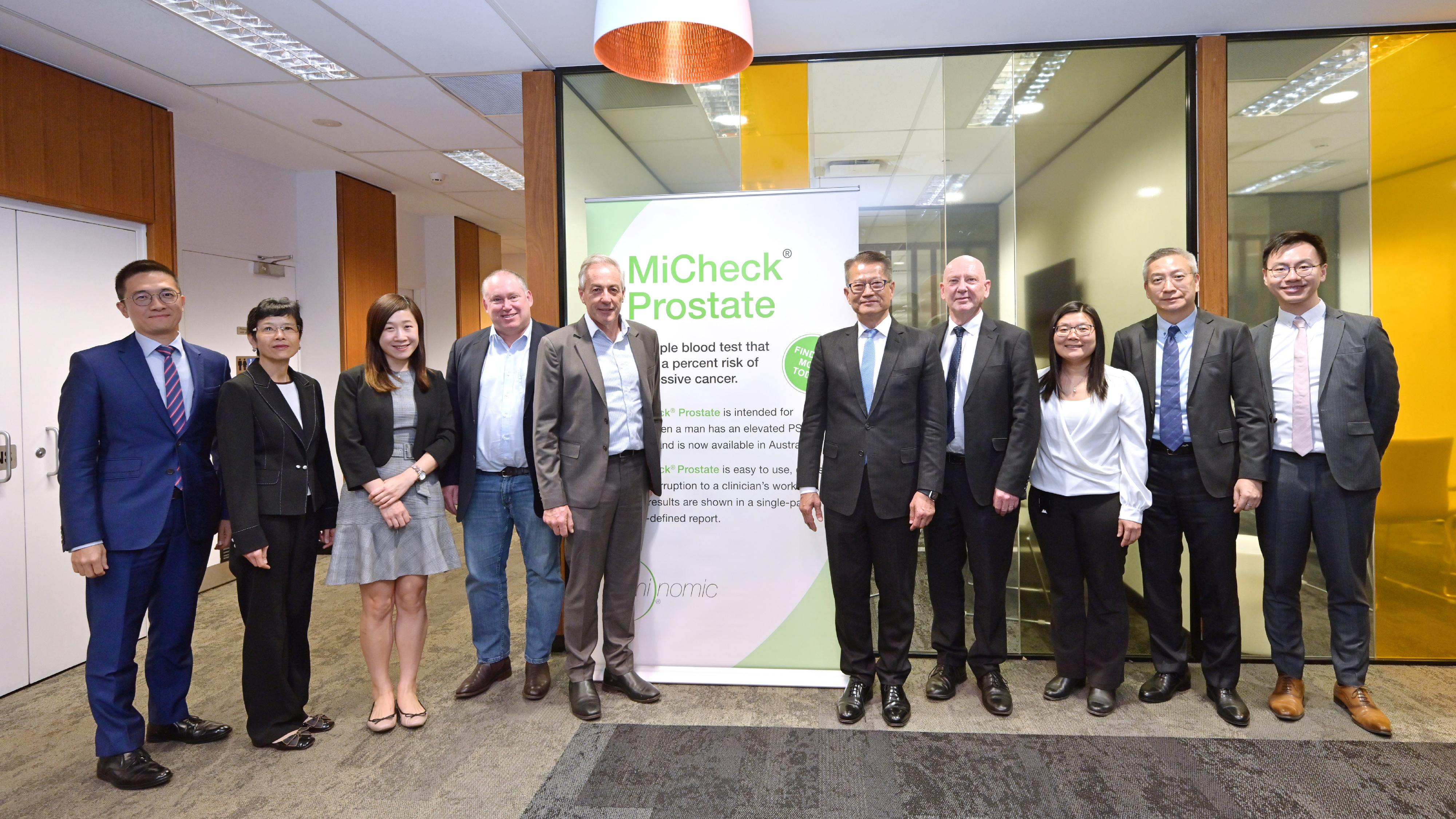 The Financial Secretary, Mr Paul Chan, continued his visit to Sydney, Australia, today (September 4, Sydney time). Photo shows Mr Chan (fifth right) visiting a local biotech company focused on cancer diagnostics.

