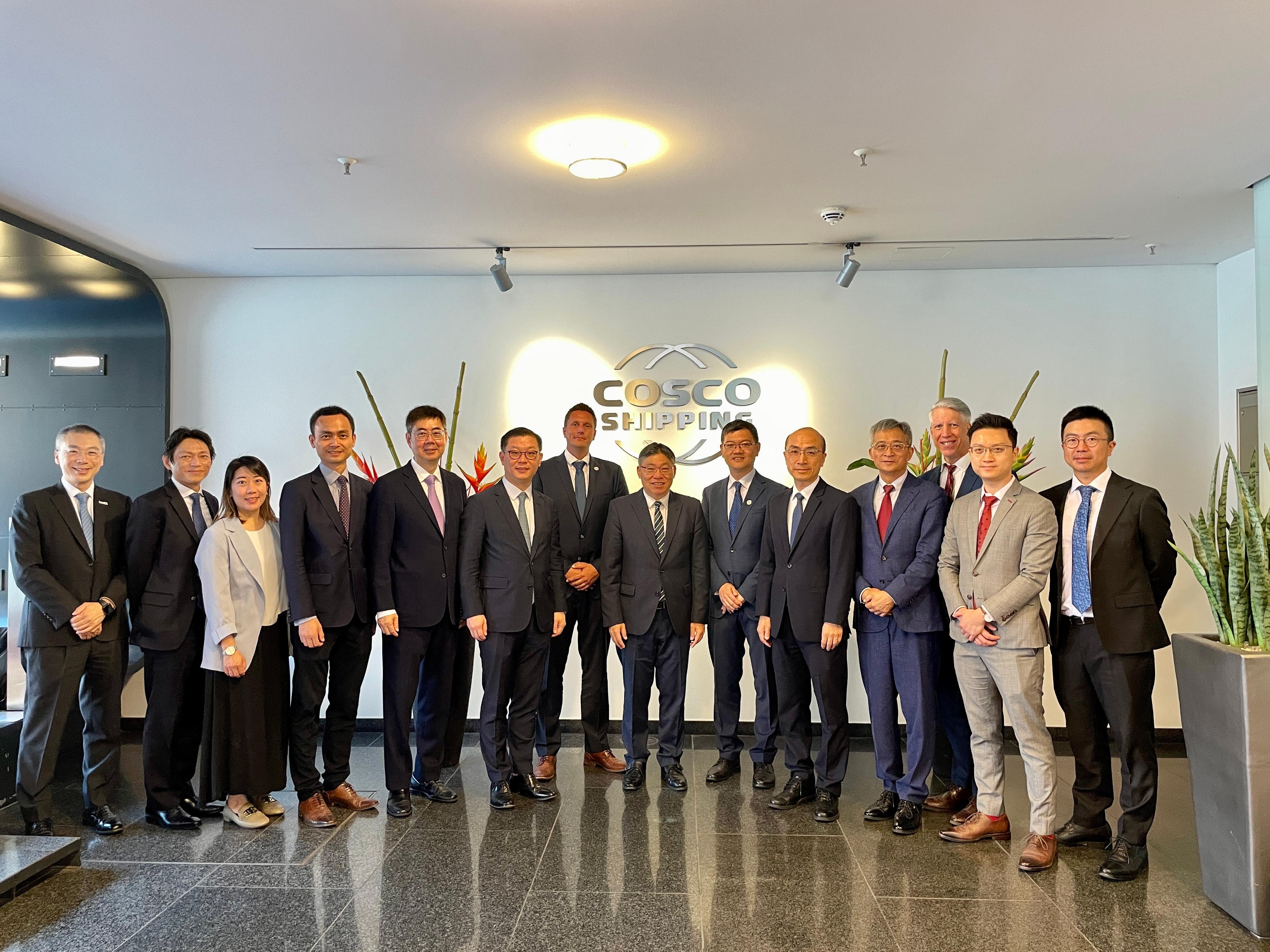 The Secretary for Transport and Logistics, Mr Lam Sai-hung, who is also the Chairman of the Hong Kong Maritime and Port Board (HKMPB), continued his visit to Hamburg, Germany, with a delegation of HKMPB members. Photo shows Mr Lam (seventh right), Deputy Director of Marine Mr Shi Qiang (fifth right) and the delegation with representatives of a local shipping company on September 3 (Hamburg time). 


