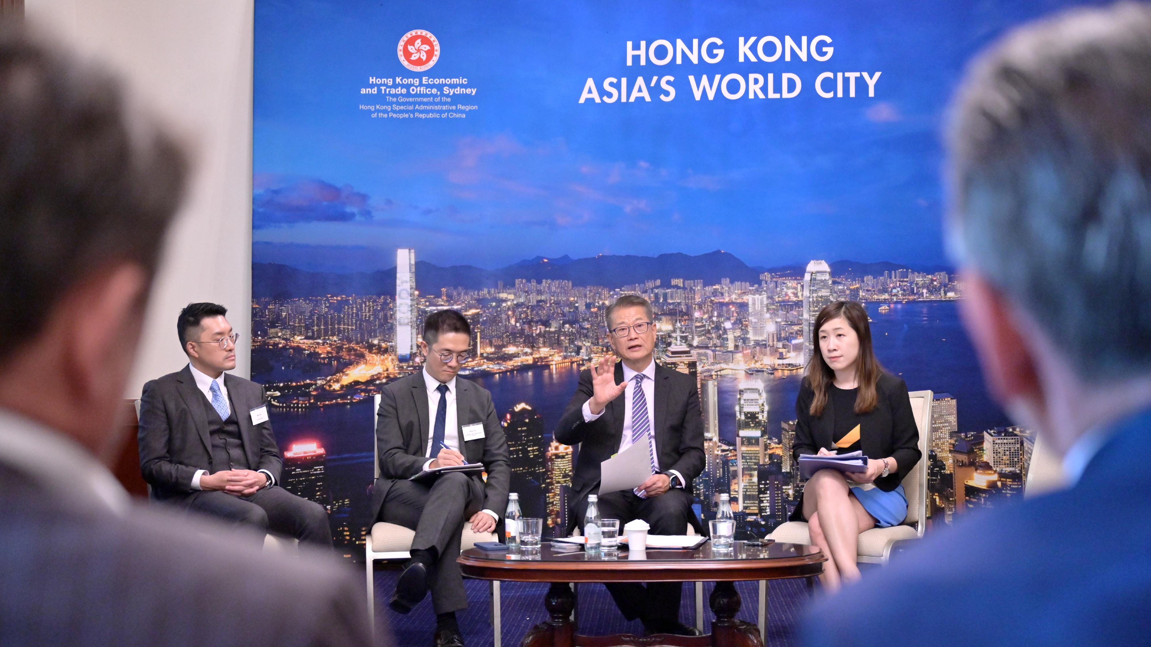 The Financial Secretary, Mr Paul Chan, continued his visit to Sydney, Australia, today (September 5, Sydney time). Photo shows Mr Chan (second right) having a roundtable discussion with senior staff of over 10 financial institutions at the Hong Kong Economic and Trade Office, Sydney.