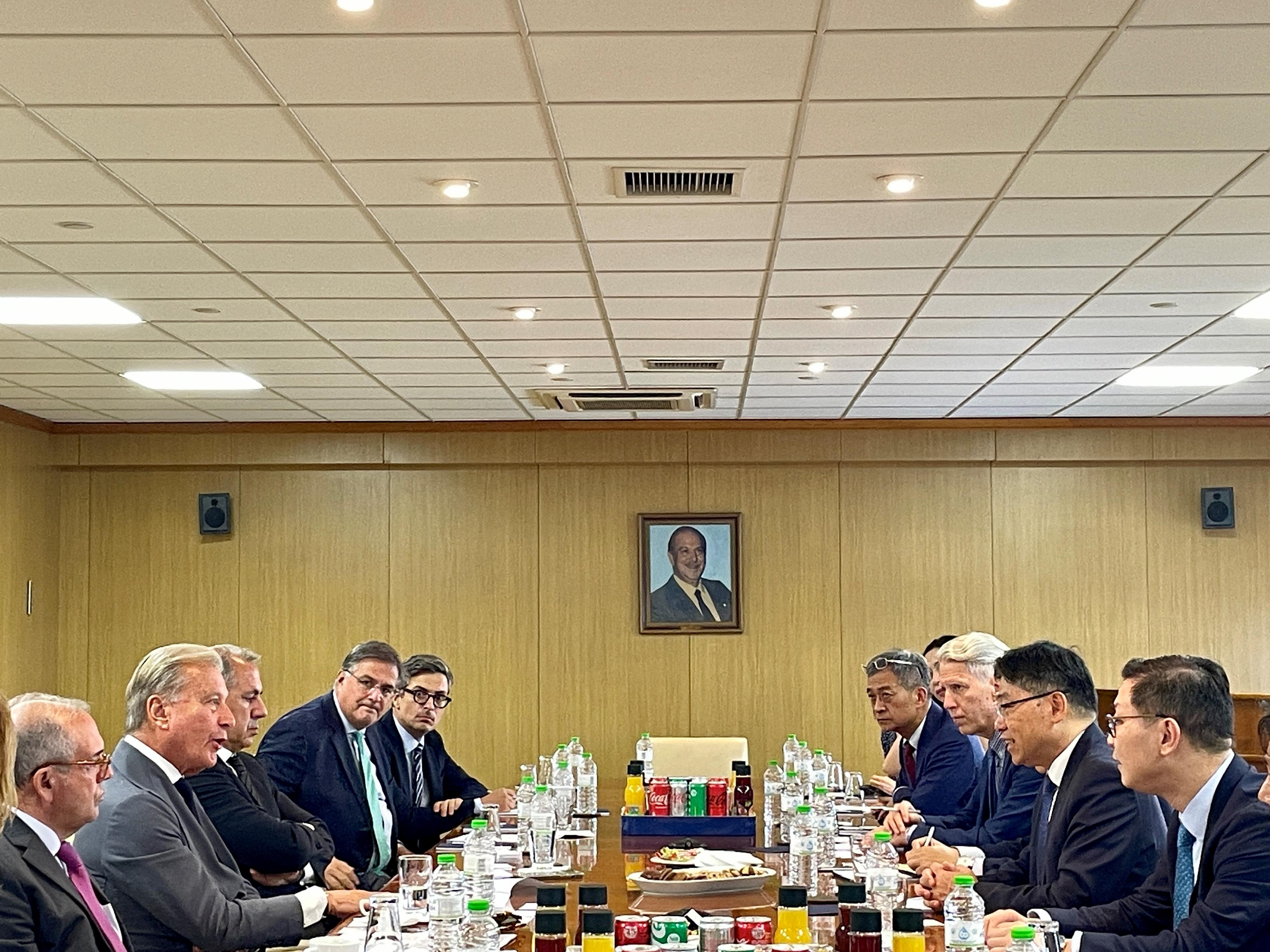 The Secretary for Transport and Logistics and Chairman of the Hong Kong Maritime and Port Board (HKMPB), Mr Lam Sai-hung, continued his visit to Athens, Greece, yesterday (September 5, Athens time) with a delegation of HKMPB members. Photo shows Mr Lam (second right) meeting with the Union of Greek Shipowners to promote Hong Kong's high value-added maritime services and the work of the Hong Kong Shipping Registry.
