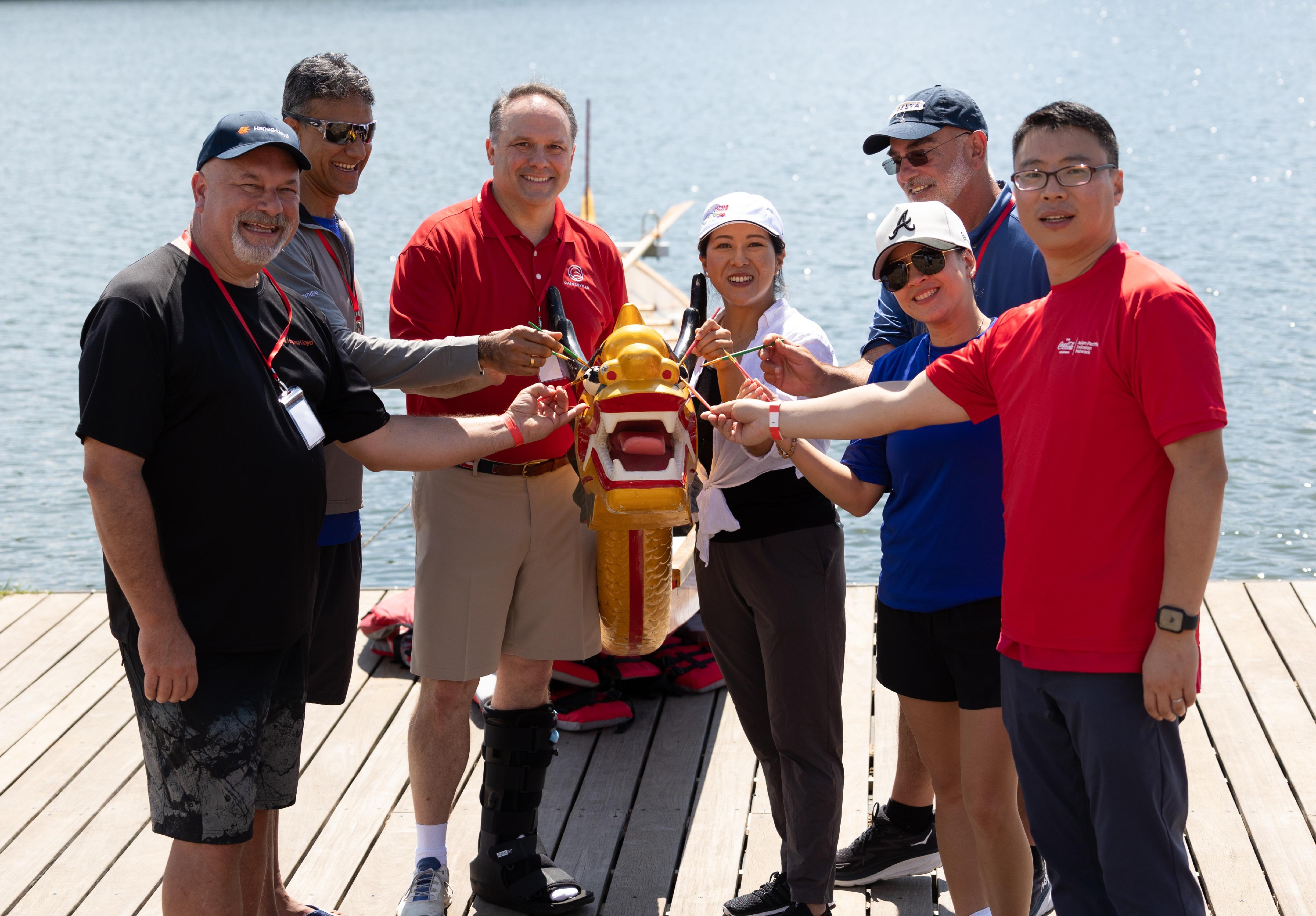 The Director of the Hong Kong Economic and Trade Office, New York, Ms Maisie Ho (centre), officiates at the eye-dotting ceremony of the Atlanta Hong Kong Dragon Boat Festival on September 7 (Atlanta time).

