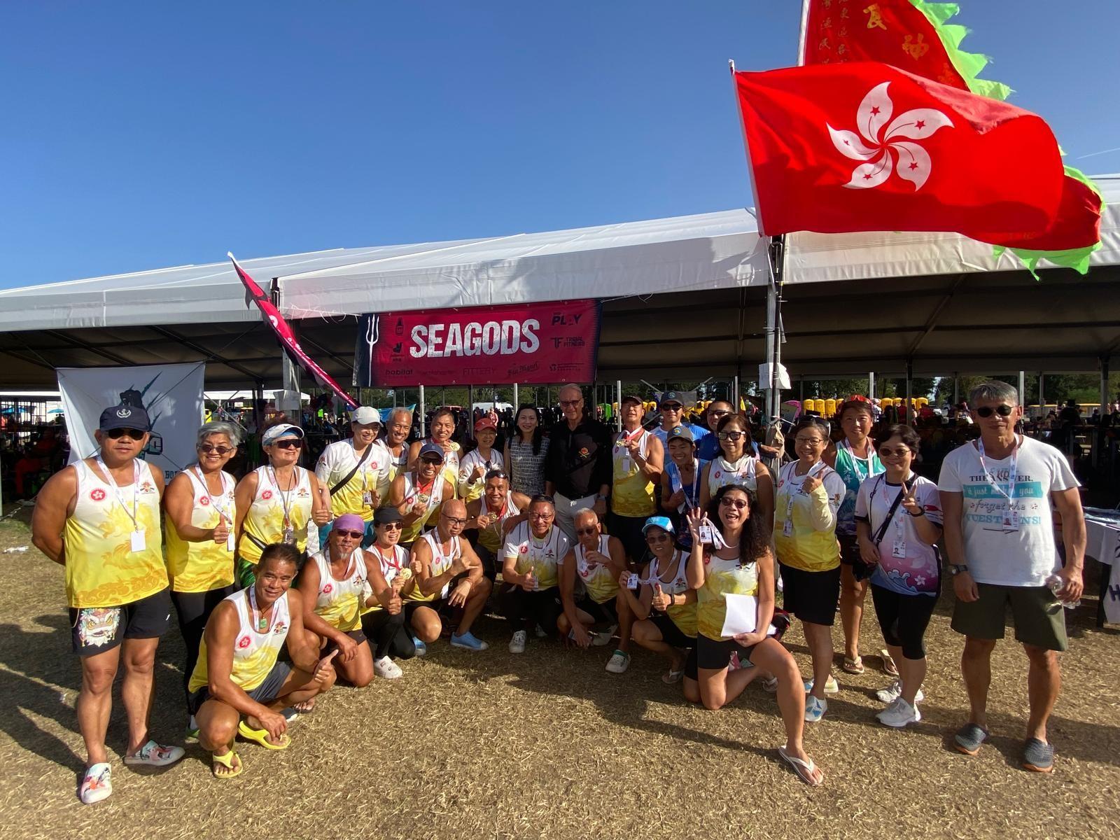 Deputy Representative of The Hong Kong Economic and Trade Office in Brussels, Miss Fiona Li (Back row, eighth left) cheered for the dragon boat club teams from Hong Kong which participated in the 14th International Dragon Boat Federation (IDBF) Club Crew World Championships held in Ravenna, Italy, from September 3 to 8, 2024.  Picture also showed one of the Hong Kong teams and the President of IDBF, Mr Claudio Schermi (Back row, ninth left).   