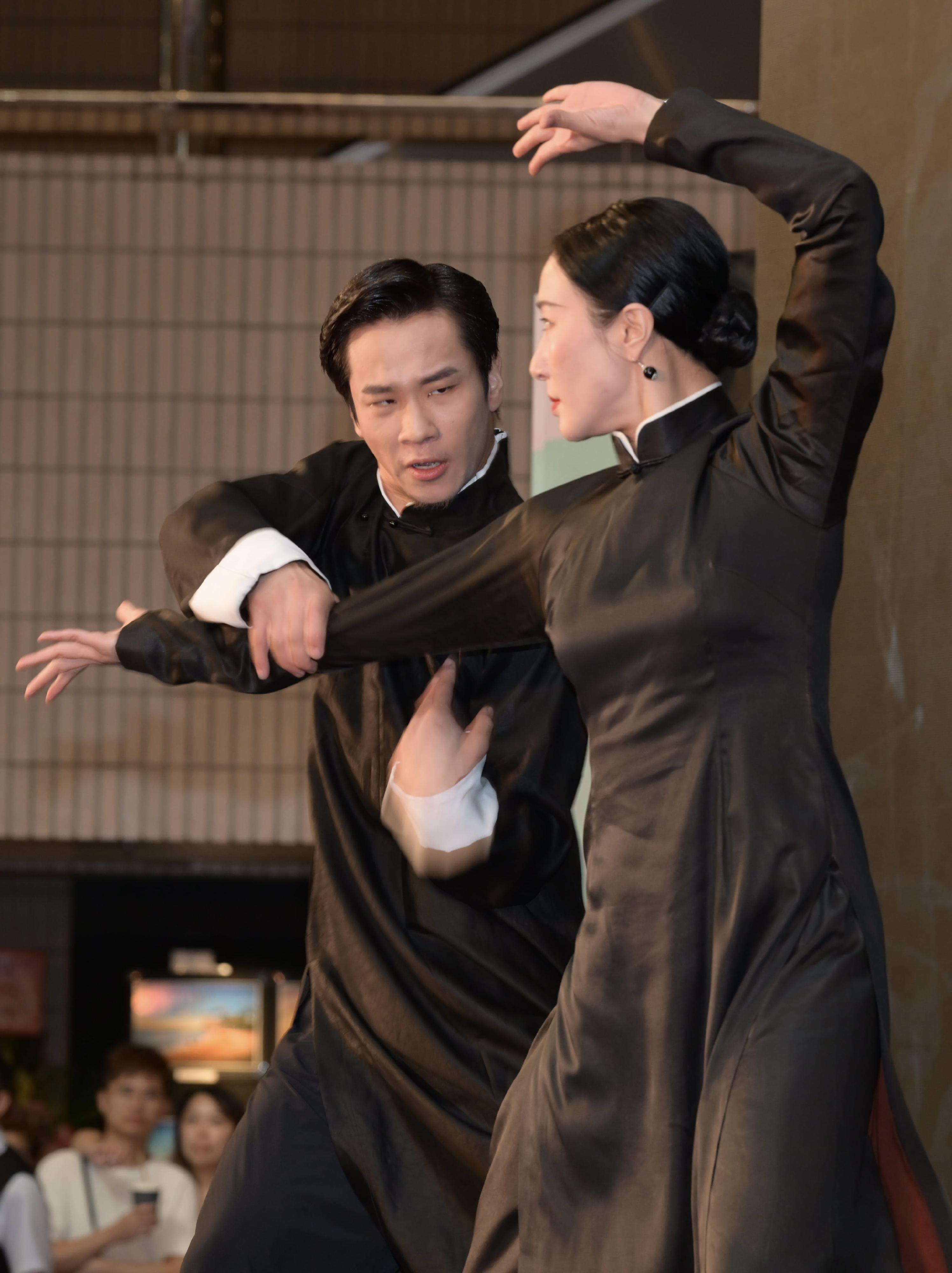 The programme parade of the 4th Guangdong-Hong Kong-Macao Greater Bay Area Culture and Arts Festival was held today (September 10) at the Hong Kong Cultural Centre. Photo shows dancers of the Shenzhen Opera and Dance Theatre performing an excerpt from dance drama "Wing Chun".