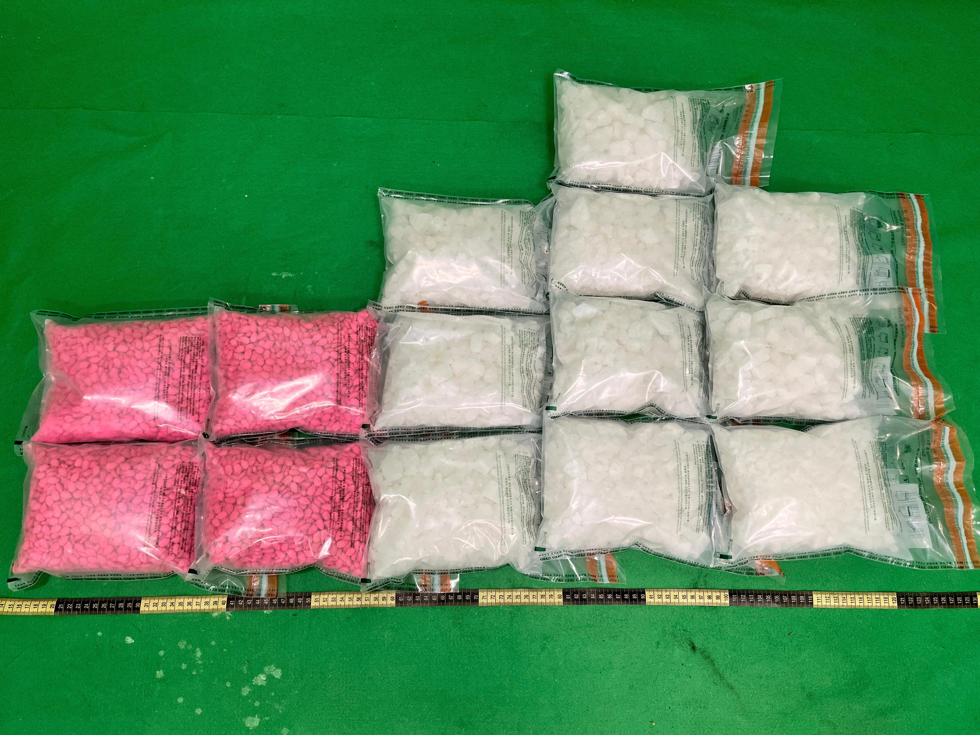 Hong Kong Customs yesterday (September 9) and today (September 10) detected two drug trafficking cases involving baggage concealment and seized about 10 kilograms of suspected methamphetamine, 10kg of suspected ketamine and 3.8kg of suspected MDMA, with a total estimated market value of about $10.3 million, at Hong Kong International Airport. Photo shows the suspected ketamine and suspected MDMA seized.
