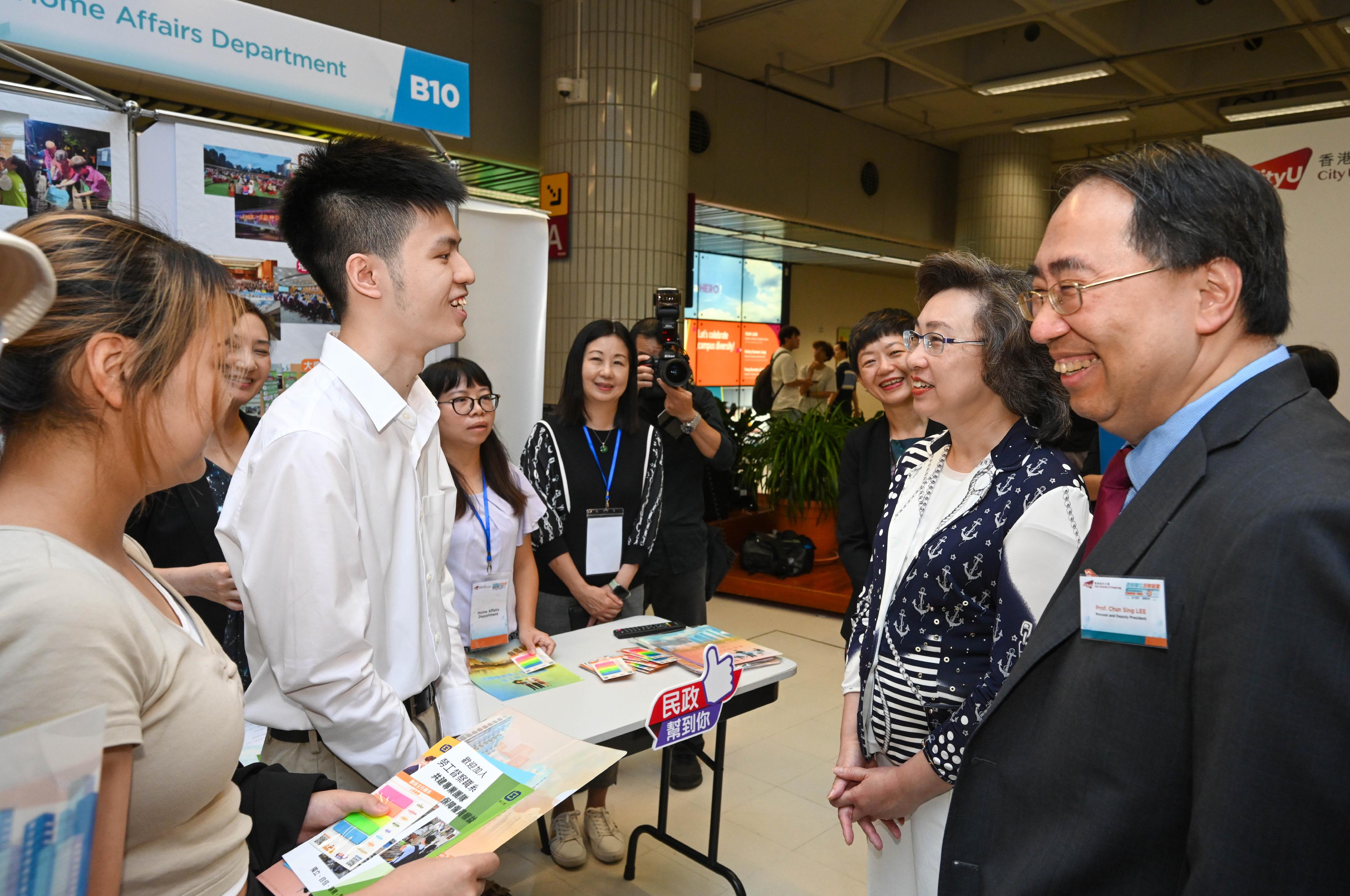 The Secretary for the Civil Service, Mrs Ingrid Yeung, today (September 11) officiated at the opening ceremony of the Government Career Fair at City University of Hong Kong (CityU) to launch a series of Government Career Fairs to be held at local universities and toured the exhibition booths of various government departments. Picture shows Mrs Yeung (second right) and the Provost and Deputy President of CityU, Professor Lee Chun-sing (first right), chatting with students at the career fair.