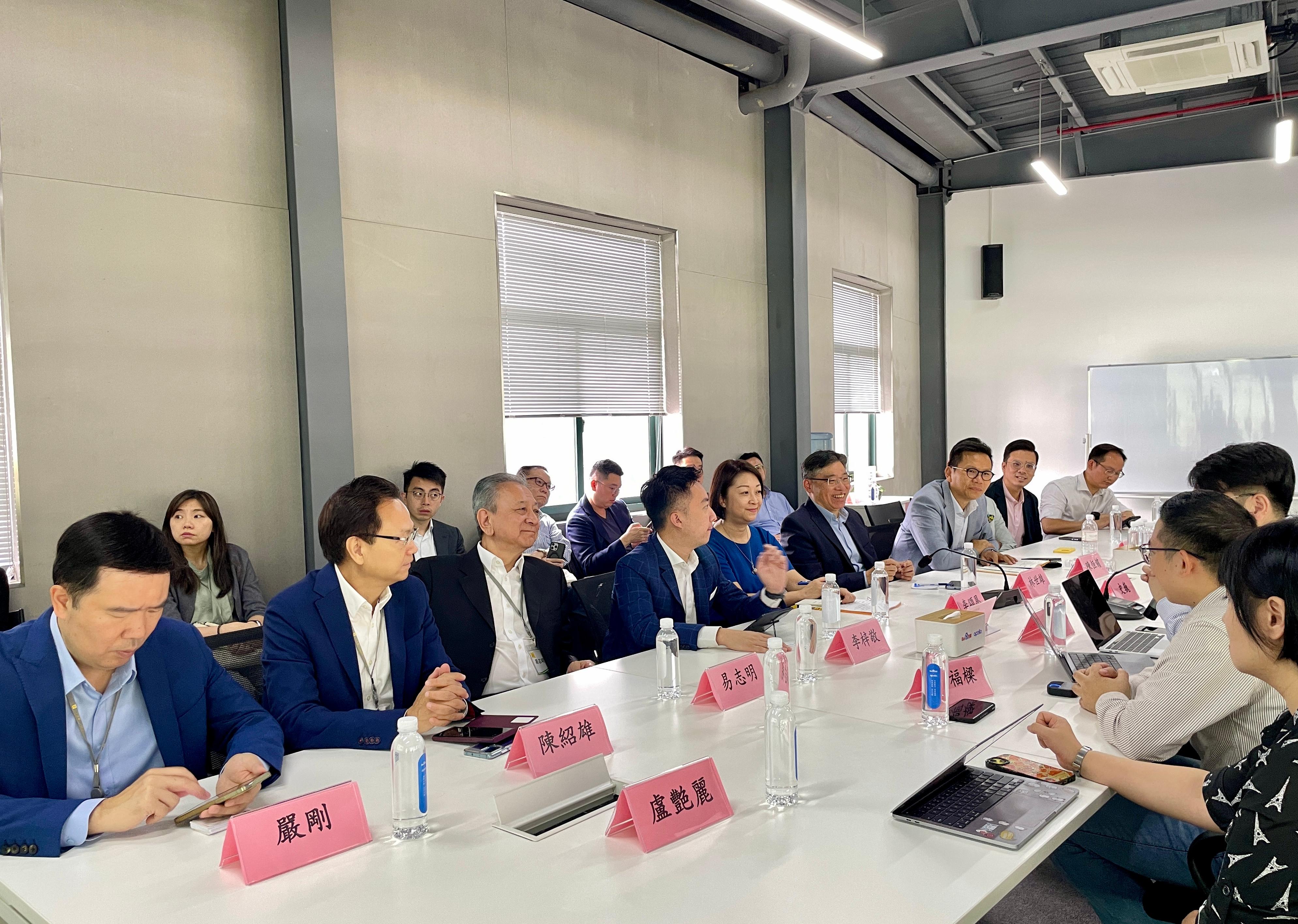 The Secretary for Transport and Logistics, Mr Lam Sai-hung, together with 10 Members of the Legislative Council (LegCo) Panel on Transport, visited Shanghai today (September 11). Photo shows Mr Lam (front row, fourth right); the Chairman of the LegCo Panel on Transport, Dr Chan Han-pan (front row, third right); the Commissioner for Transport, Ms Angela Lee (front row, centre); and Panel Members visiting Shanghai Baidu's Apollo Park to learn about the developments of autonomous driving.