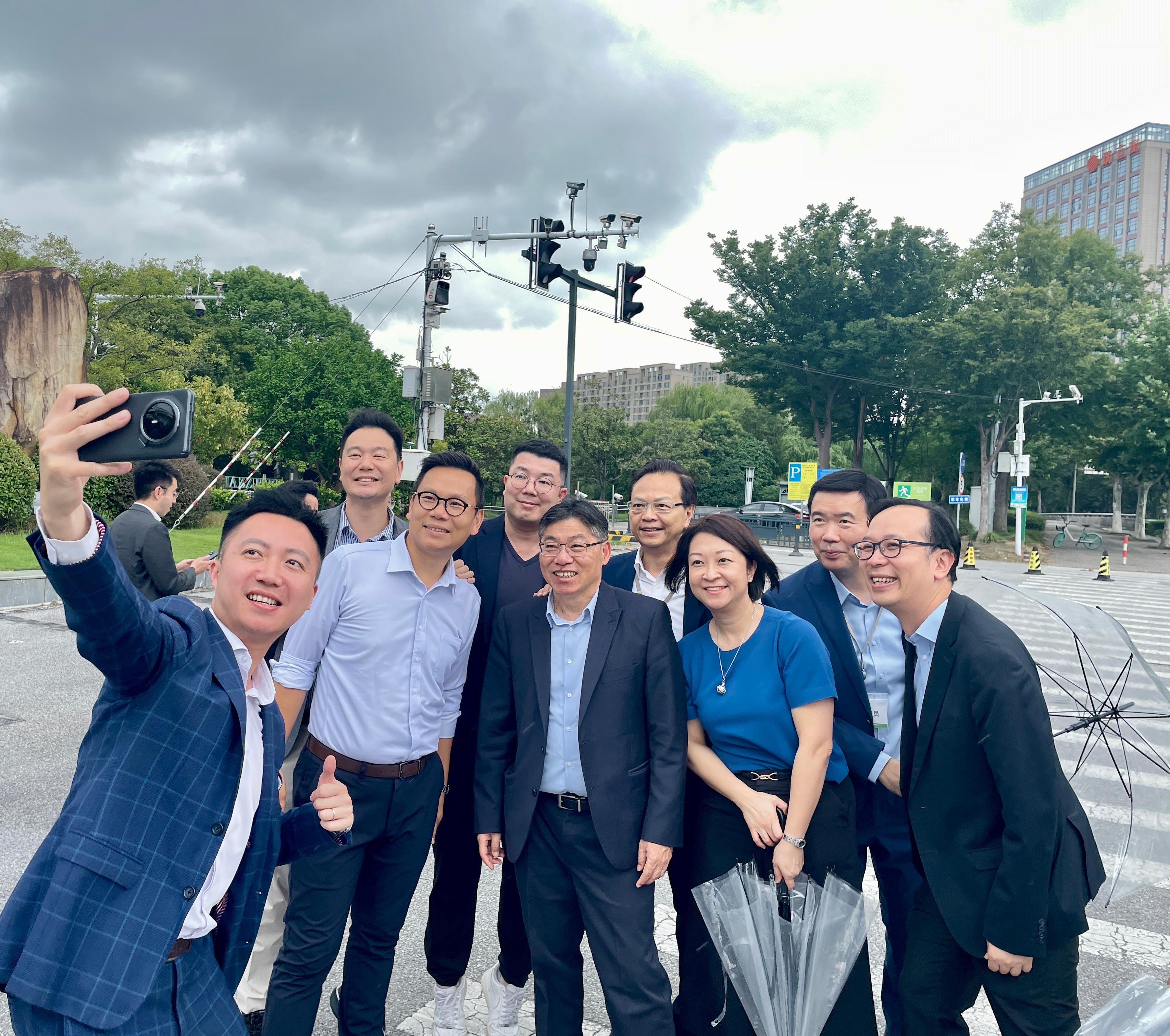 The Secretary for Transport and Logistics, Mr Lam Sai-hung, together with 10 Members of the Legislative Council (LegCo) Panel on Transport, visited Shanghai today (September 11). Photo shows Mr Lam (front row, centre); the Chairman of the LegCo Panel on Transport, Dr Chan Han-pan (front row, second left); the Commissioner for Transport, Ms Angela Lee (front row, second right); and Panel Members at a smart transport pilot zone.