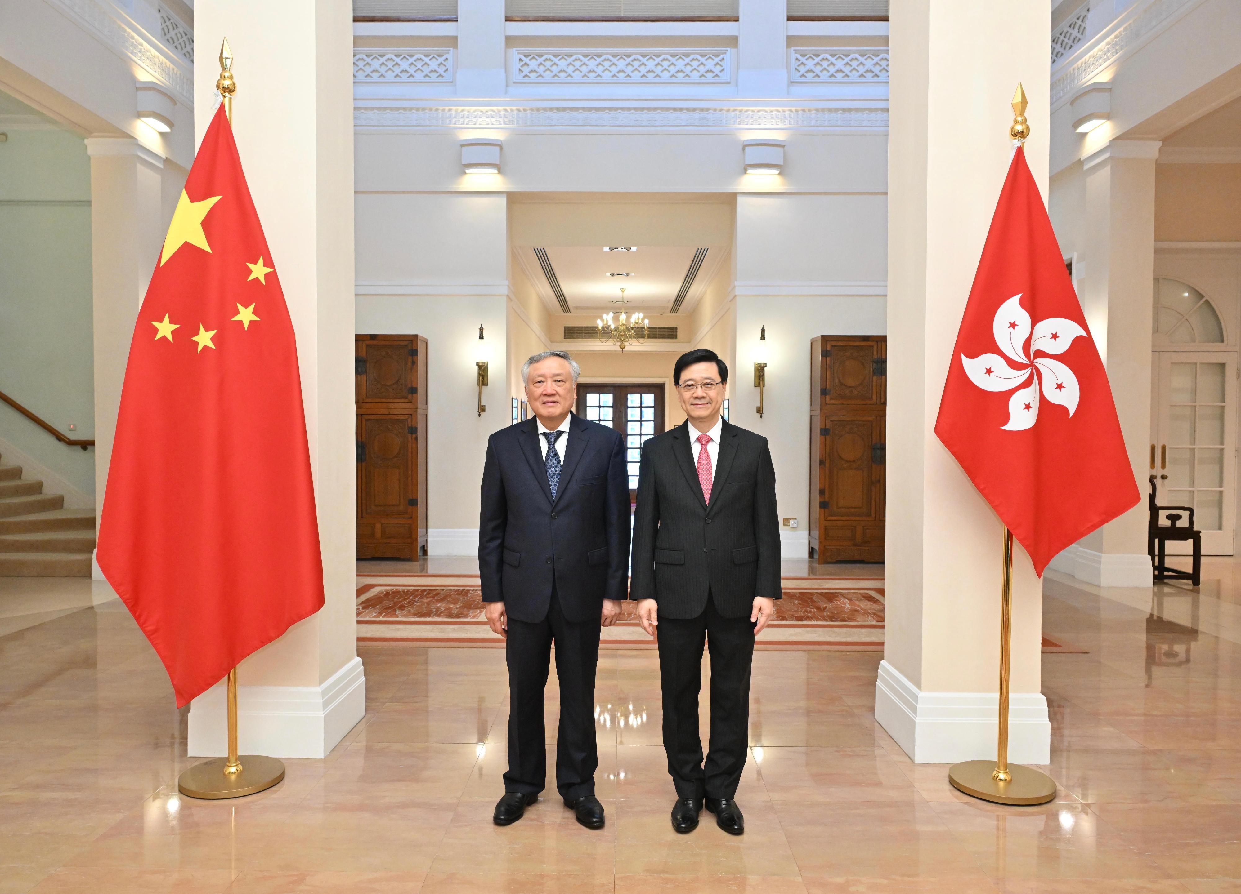 The Chief Executive, Mr John Lee (right), meets with the visiting Permanent Deputy Prime Minister of Vietnam, Mr Nguyen Hoa Binh (left), at Government House today (September 11).