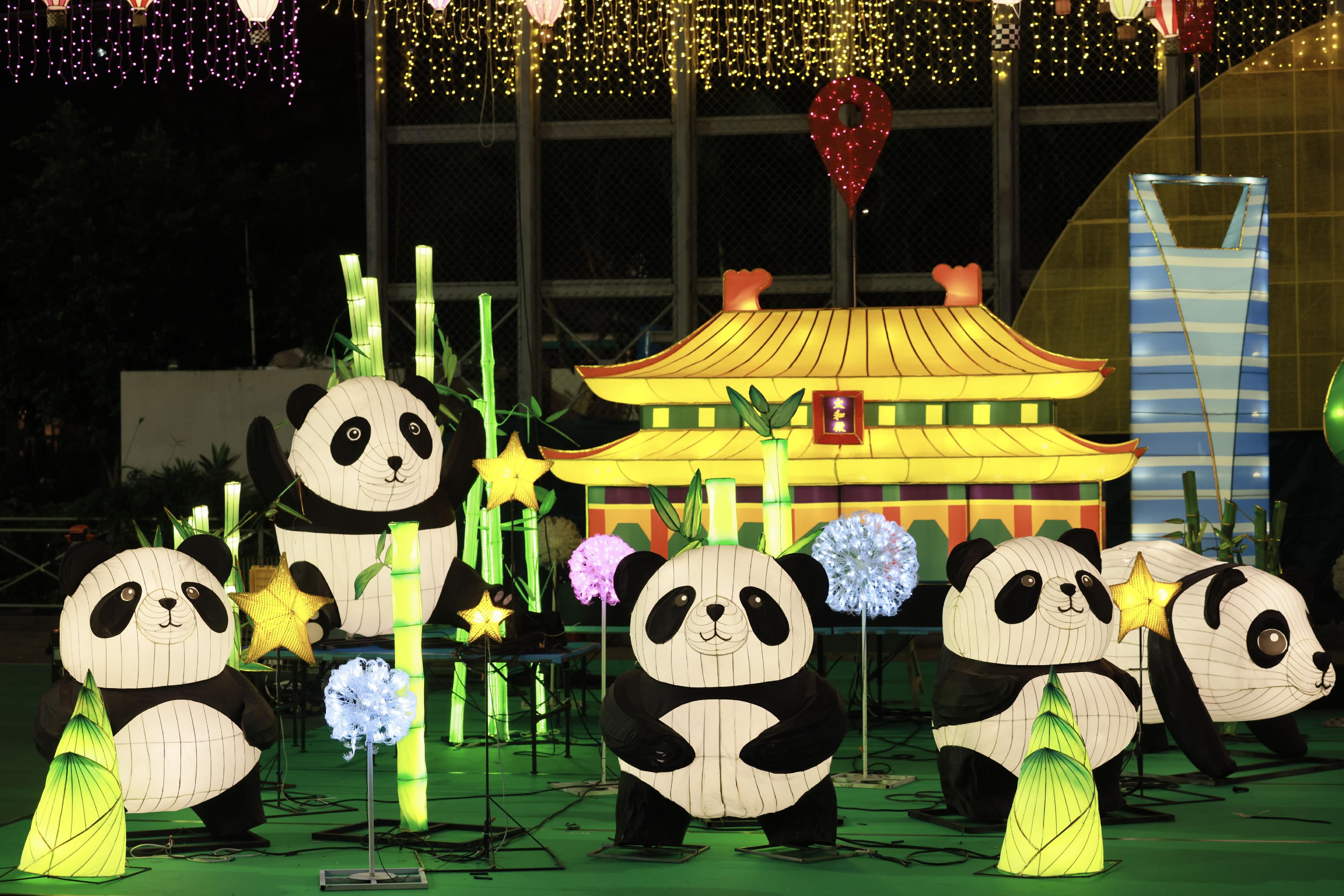 To celebrate National Day in advance, the Mid-Autumn Lantern Carnivals 2024 presented by the Leisure and Cultural Services Department are taking place at Victoria Park and Tsing Yi Park from today (September 12) until September 18. Photo shows the "Travelling" lantern themed upon China's iconic attractions and cheery pandas, now on display at Victoria Park.