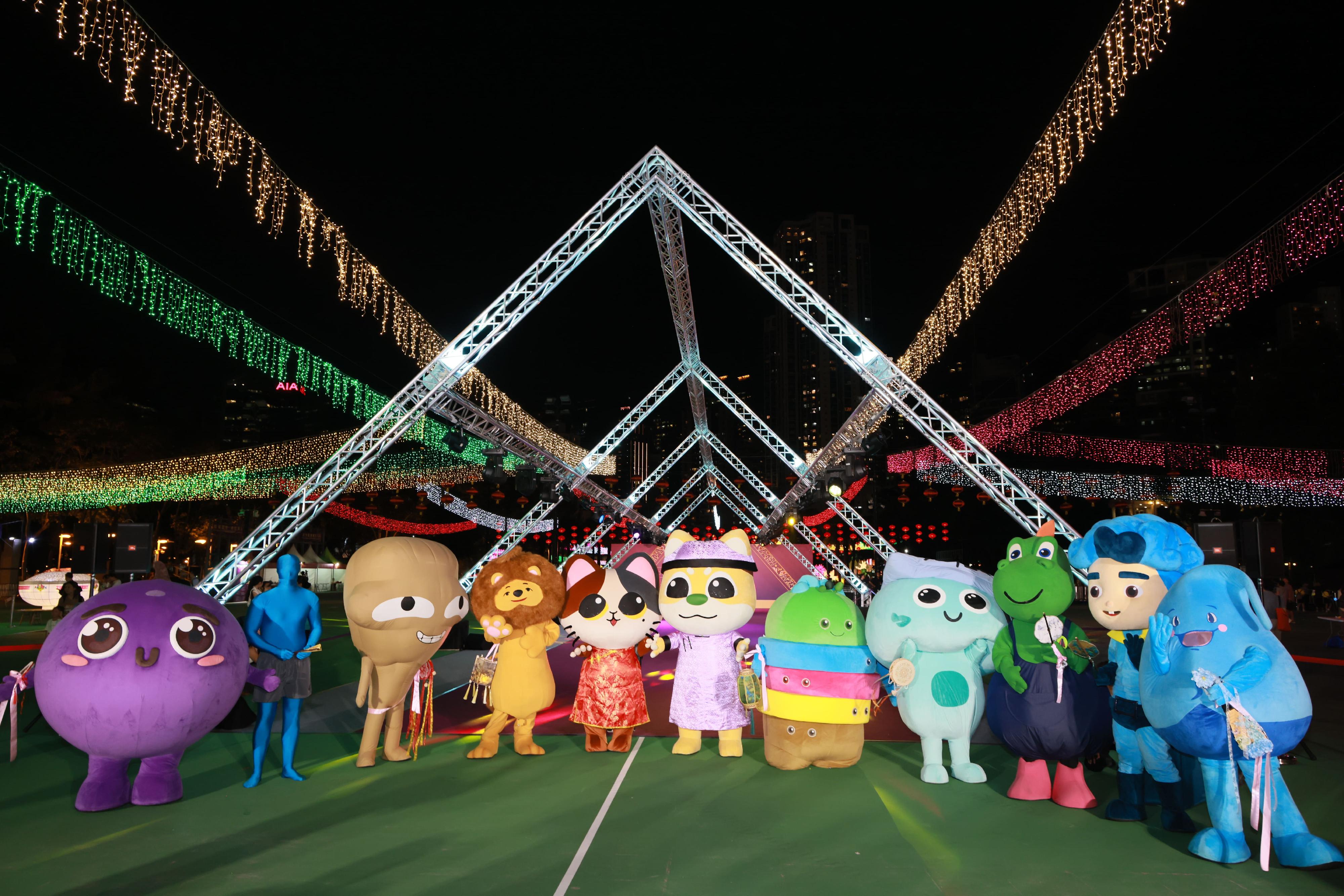 To celebrate National Day in advance, the Mid-Autumn Lantern Carnivals 2024 presented by the Leisure and Cultural Services Department (LCSD) are taking place at Victoria Park and Tsing Yi Park from today (September 12) until September 18. Photo shows mascots of the LCSD and other government departments on parade at a catwalk show in Victoria Park, before posing for photographs with visitors.