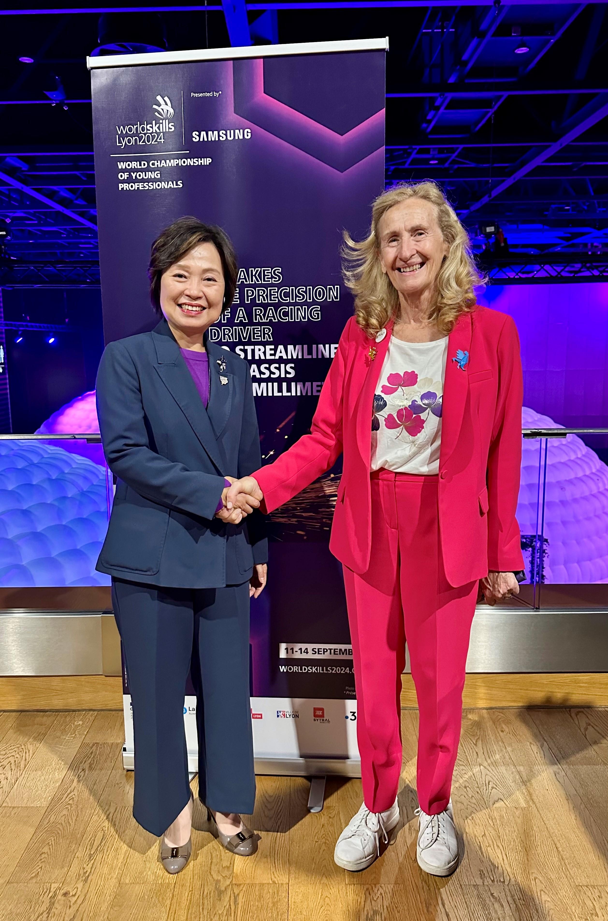 The Secretary for Education, Dr Choi Yuk-lin, attended the WorldSkills Conference in Lyon, France, on September 11 (France time). Photo shows Dr Choi (left) with the Minister for National Education and Youth of France, Ms Nicole Belloubet (right). 