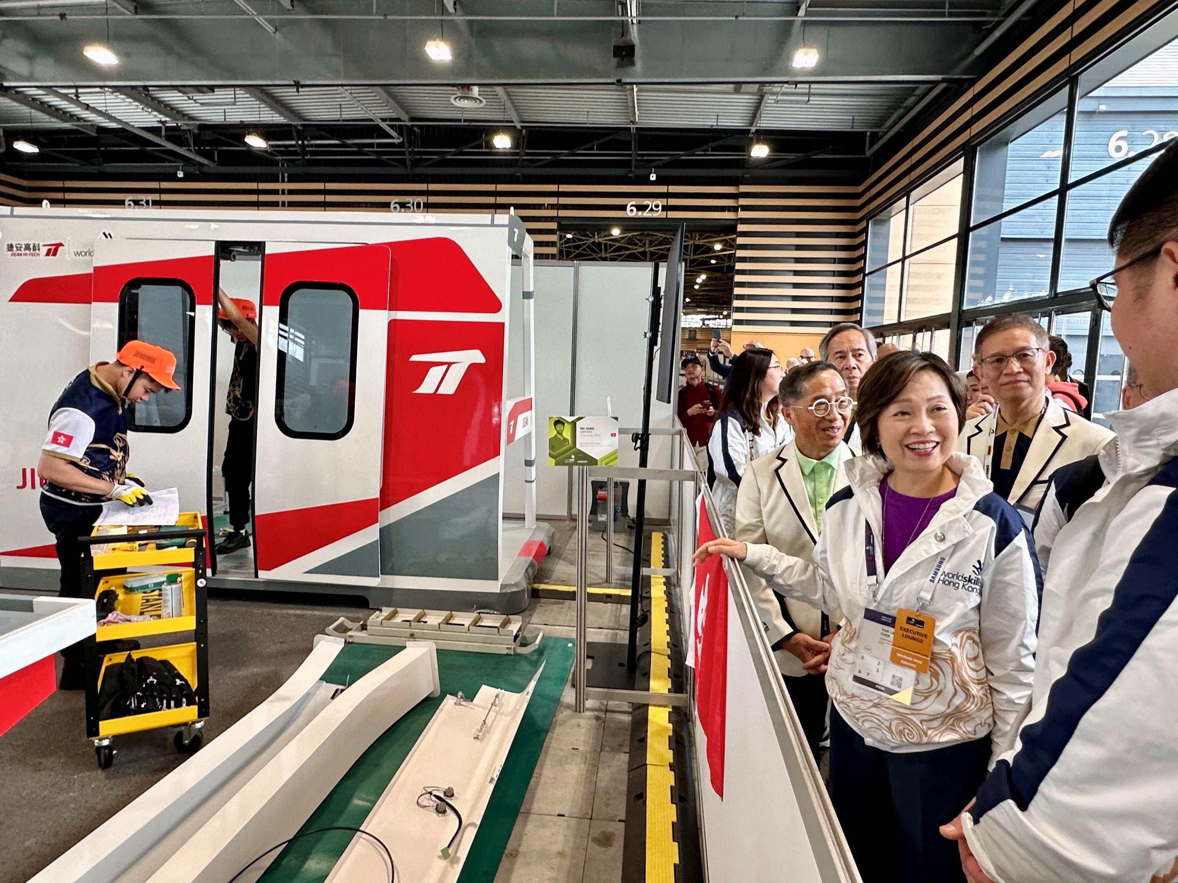 The Secretary for Education, Dr Choi Yuk-lin (front row, second right), tours the venue of the Rail Vehicle Technology competition under WorldSkills Lyon 2024 in Lyon, France, on September 11 (France time). It is the first time for the Hong Kong, China delegation to contest in this competition.