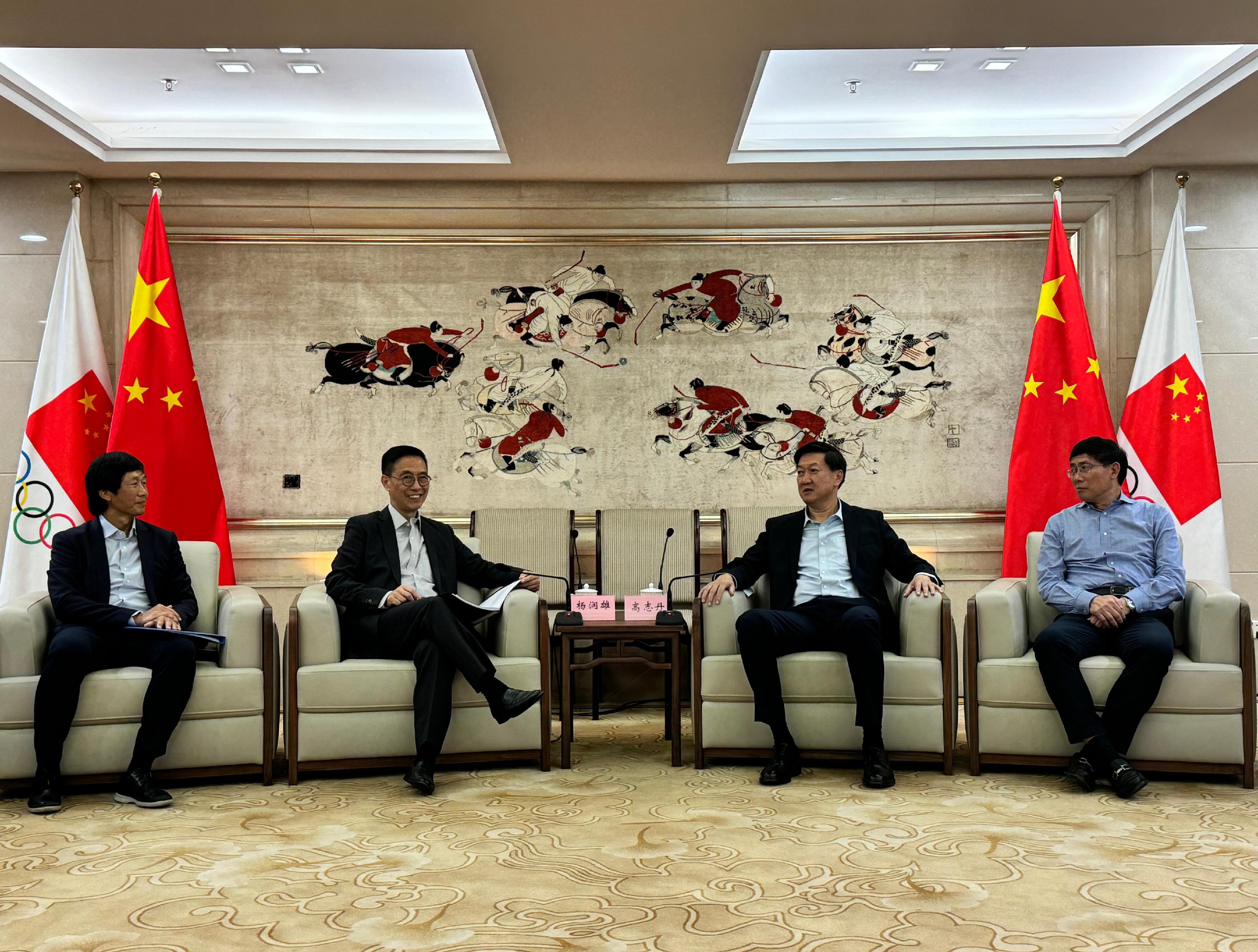 Accompanied by the Head of the National Games Coordination Office, Mr Yeung Tak-keung (first left), the Secretary for Culture, Sports and Tourism, Mr Kevin Yeung (second left), yesterday (September 11) met with the Director of the General Administration of Sport of China (GASC), Mr Gao Zhidan (second right), and Deputy Director of the GASC Mr Zhou Jinqiang (first right) in Beijing.