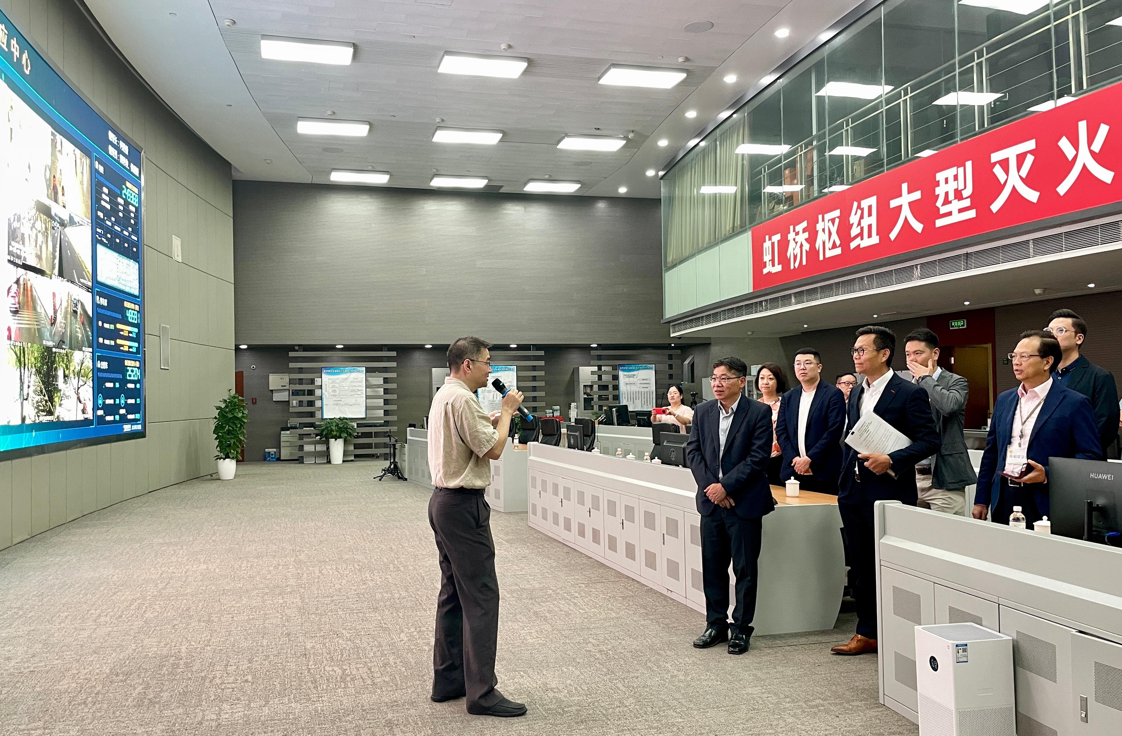 The Secretary for Transport and Logistics, Mr Lam Sai-hung, together with Members of the Legislative Council (LegCo) Panel on Transport, today (September 12) continued their visit to Shanghai. Photo shows Mr Lam (front row, left); the Chairman of the LegCo Panel on Transport, Dr Chan Han-pan (front row, centre); the Commissioner for Transport, Ms Angela Lee (back row, first left); and Panel Members receiving a briefing on the operations of the Shanghai Hongqiao Comprehensive Transportation Hub.