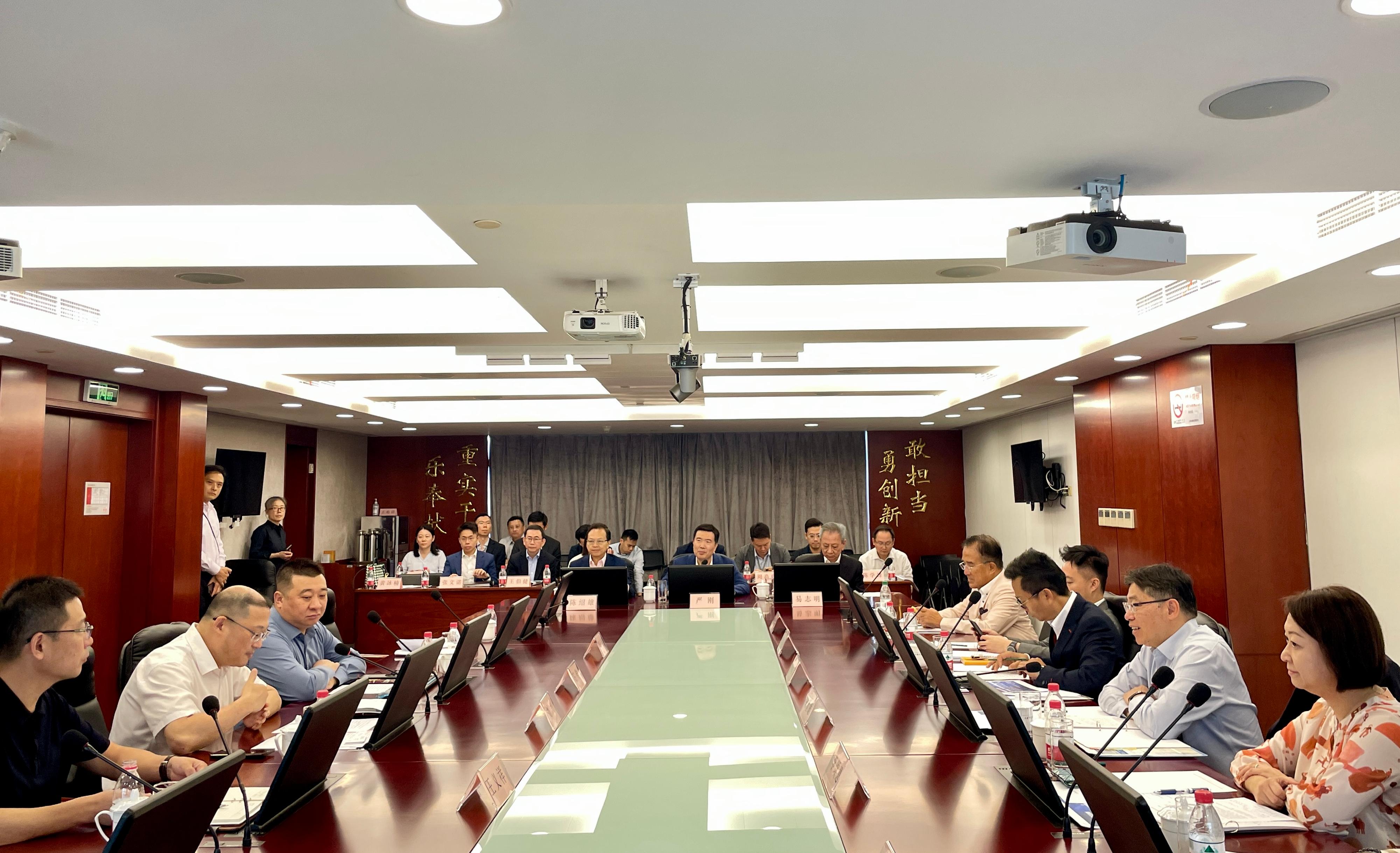 The Secretary for Transport and Logistics, Mr Lam Sai-hung, together with Members of the Legislative Council (LegCo) Panel on Transport, today (September 12) continued their visit to Shanghai. Photo shows Mr Lam (second right); the Chairman of the LegCo Panel on Transport, Dr Chan Han-pan (third right); the Commissioner for Transport, Ms Angela Lee (first right); and Panel Members meeting with Deputy Director of the Shanghai Municipal Transportation Commission Mr Liu Bin (second left), and other representatives to exchange views on smart mobility and traffic management.