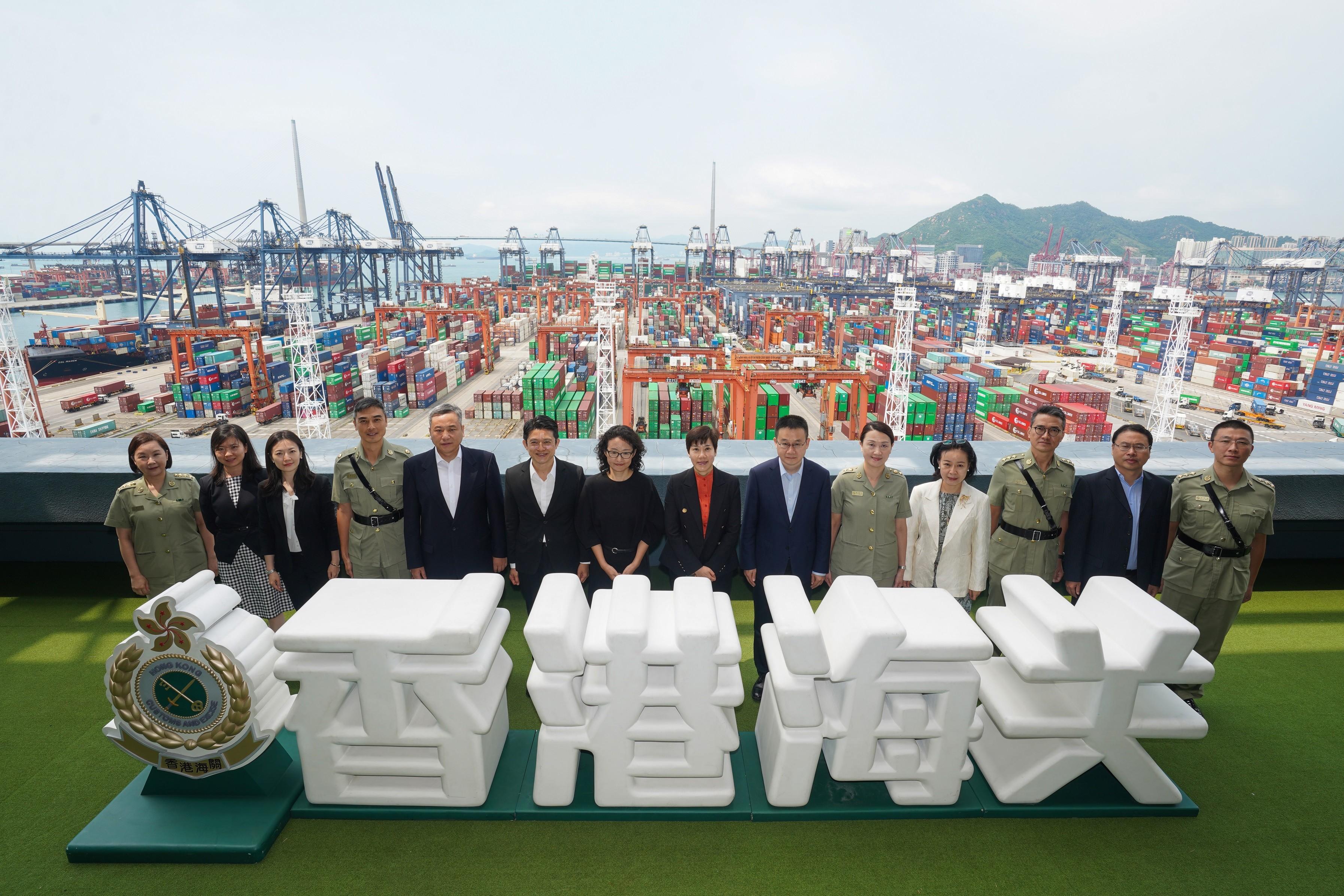 The Commissioner of Customs and Excise, Ms Louise Ho, today (September 12) welcomed the Deputy China International Trade Representative, Ms Li Yongjie, to visit Hong Kong Customs with her delegation at the Kwai Chung Customhouse. Photo shows Ms Ho (seventh right), Ms Li (seventh left), with Hong Kong Customs Officers and members of the delegation.