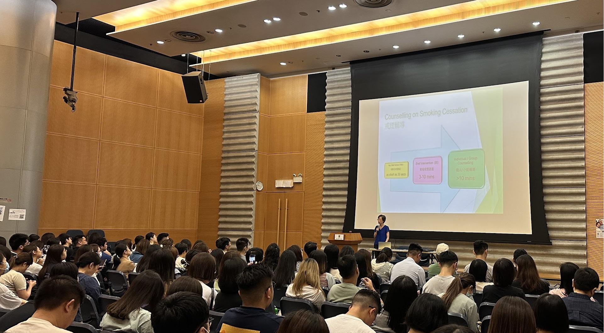 The two-day Training Workshop on Comprehensive Smoking Cessation Intervention 2024 organised by the Tobacco and Alcohol Control Office of the Department of Health was concluded today (September 13). A total of 150 healthcare professionals from Hong Kong, the Mainland and Macao attended the training workshop, which aimed at enhancing healthcare professionals' skills in providing smoking cessation services.