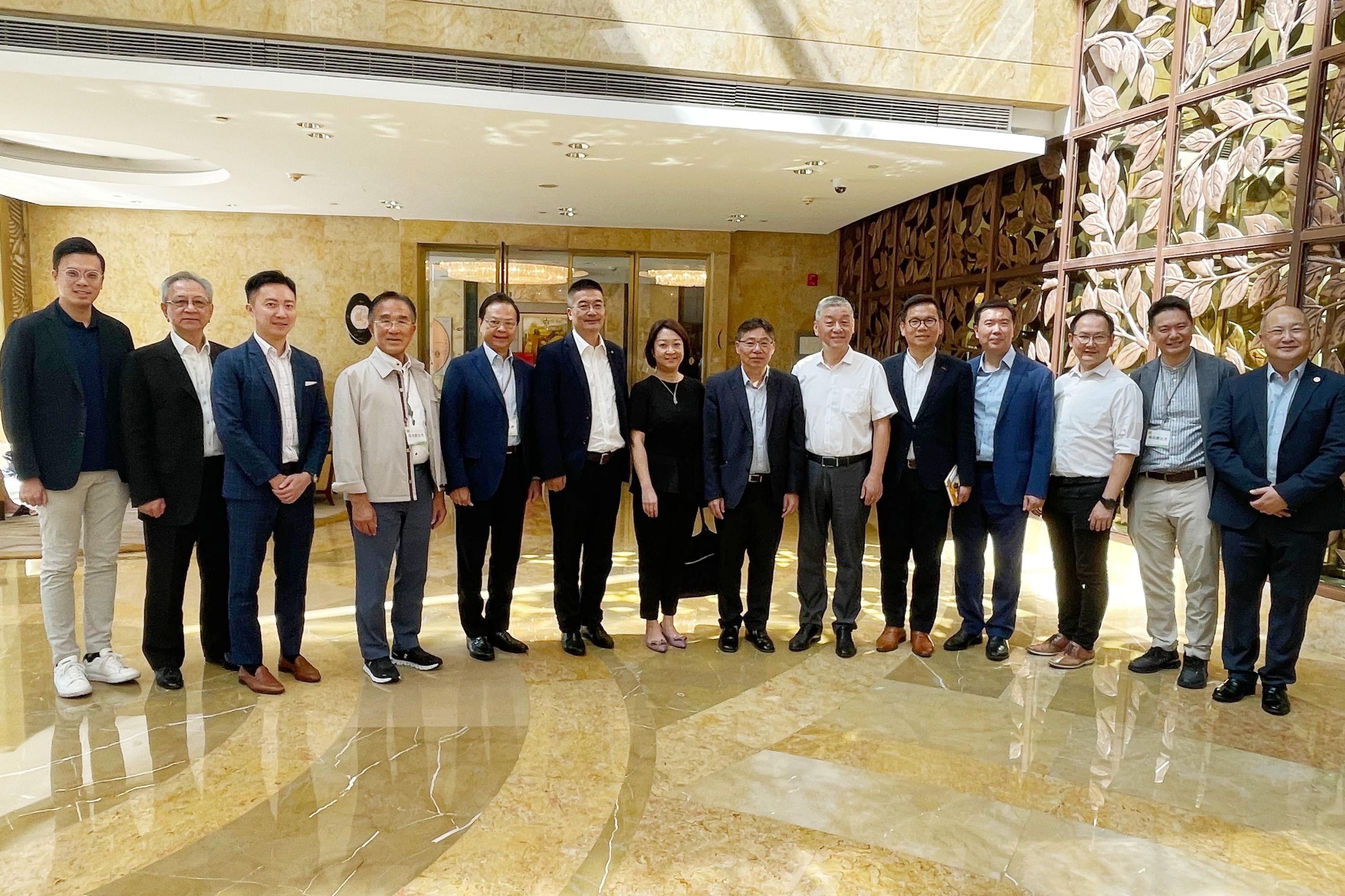 The delegation of the Legislative Council (LegCo) Panel on Transport concluded its duty visit in Shanghai and Hangzhou today (September 13). Photo shows the Chairman of the Panel on Transport, Dr Chan Han-pan (fifth right); the Deputy Chairman of the panel, Mr Dominic Lee (third left); the Secretary for Transport and Logistics, Mr Lam Sai-hung (seventh right); other LegCo Members, and other government officials with representatives of Hangzhou Transportation Bureau.