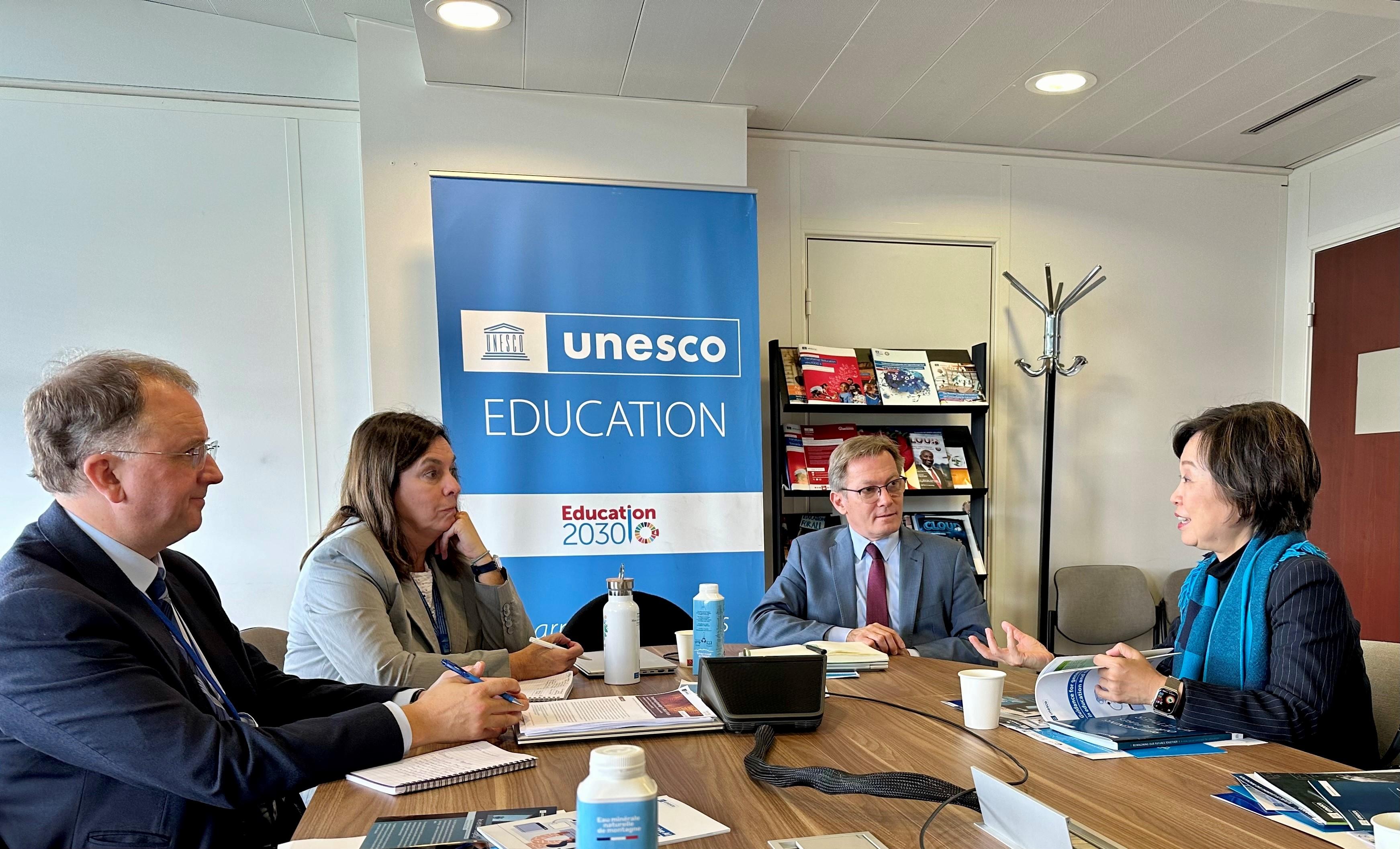 The Secretary for Education, Dr Choi Yuk-lin (first right), meets the Director of the Future of Learning and Innovation Team of the United Nations Educational, Scientific and Cultural Organization, Dr Sobhi Tawil (second right), in Paris, France, on September 12 (France time).