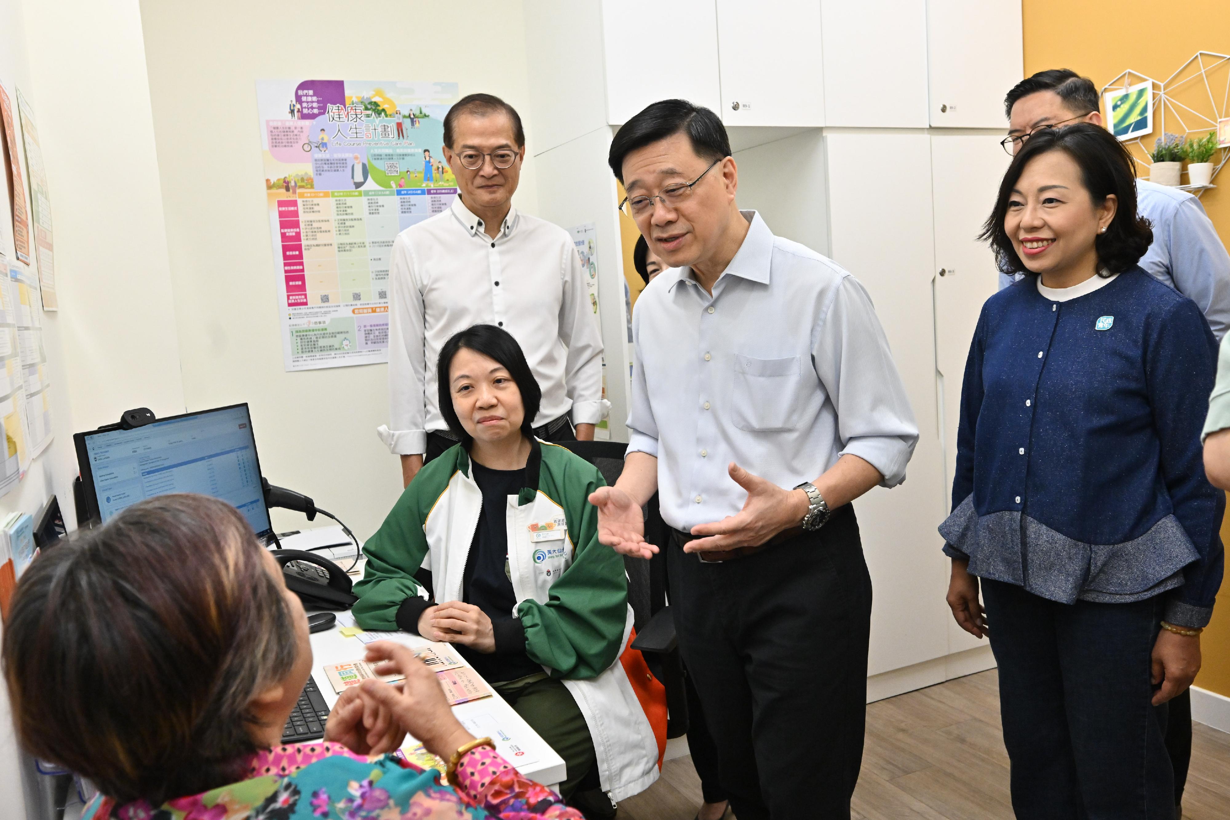 The Chief Executive, Mr John Lee, visited Wong Tai Sin Distrct today (September 14) to gather public views on the upcoming Policy Address. Photo shows Mr Lee (front row, second right) touring a District Health Centre and interacting with a member of the public. Looking on are the Secretary for Health, Professor Lo Chung-mau (back row, first left); and the Secretary for Home and Youth Affairs, Miss Alice Mak (front row, first right).