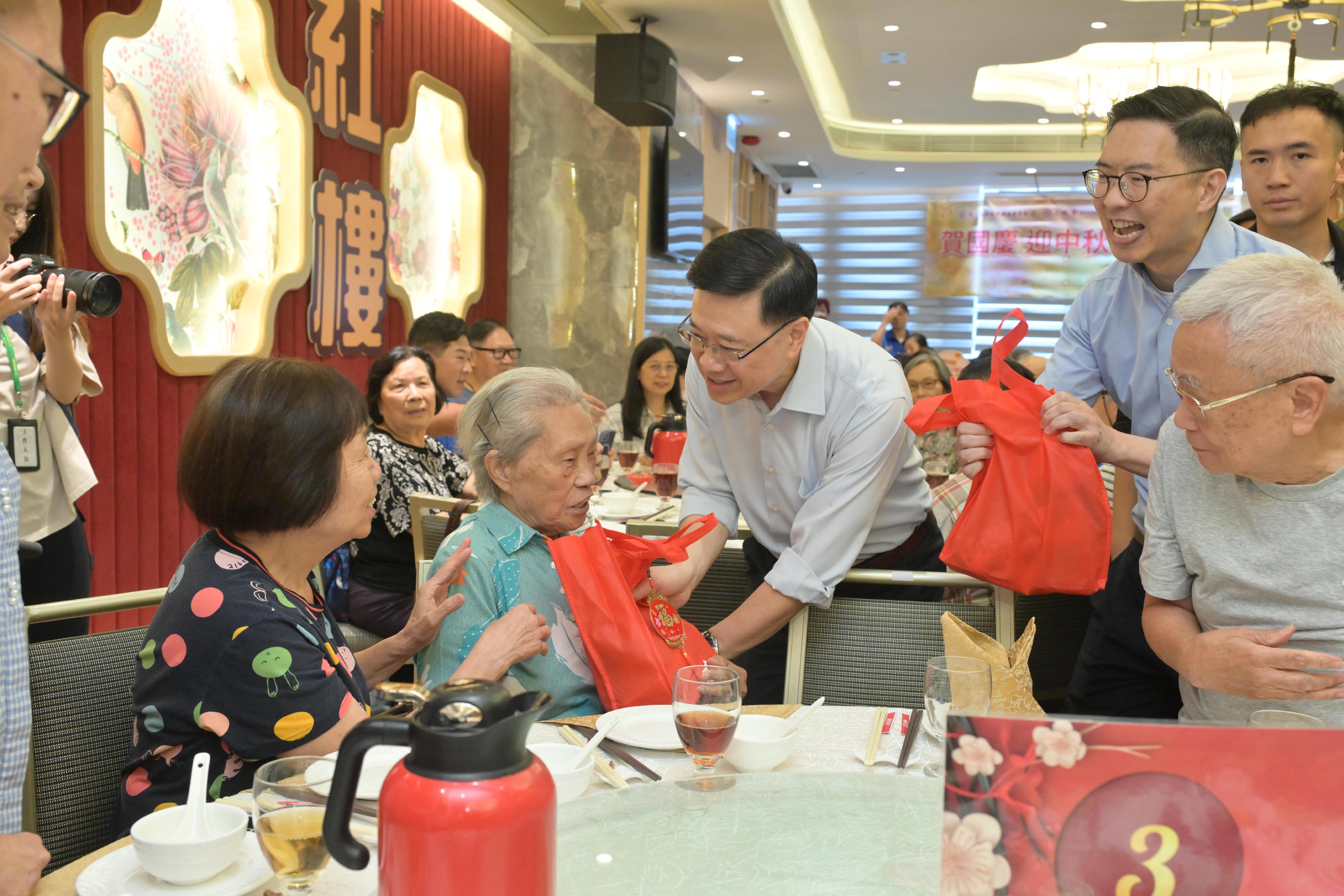 The Chief Executive, Mr John Lee, visited Wong Tai Sin Disrtrict today (September 14) to gather public views on the upcoming Policy Address. Photo shows Mr Lee (third left) interacting with members of the public in a local Chinese restaurant. 