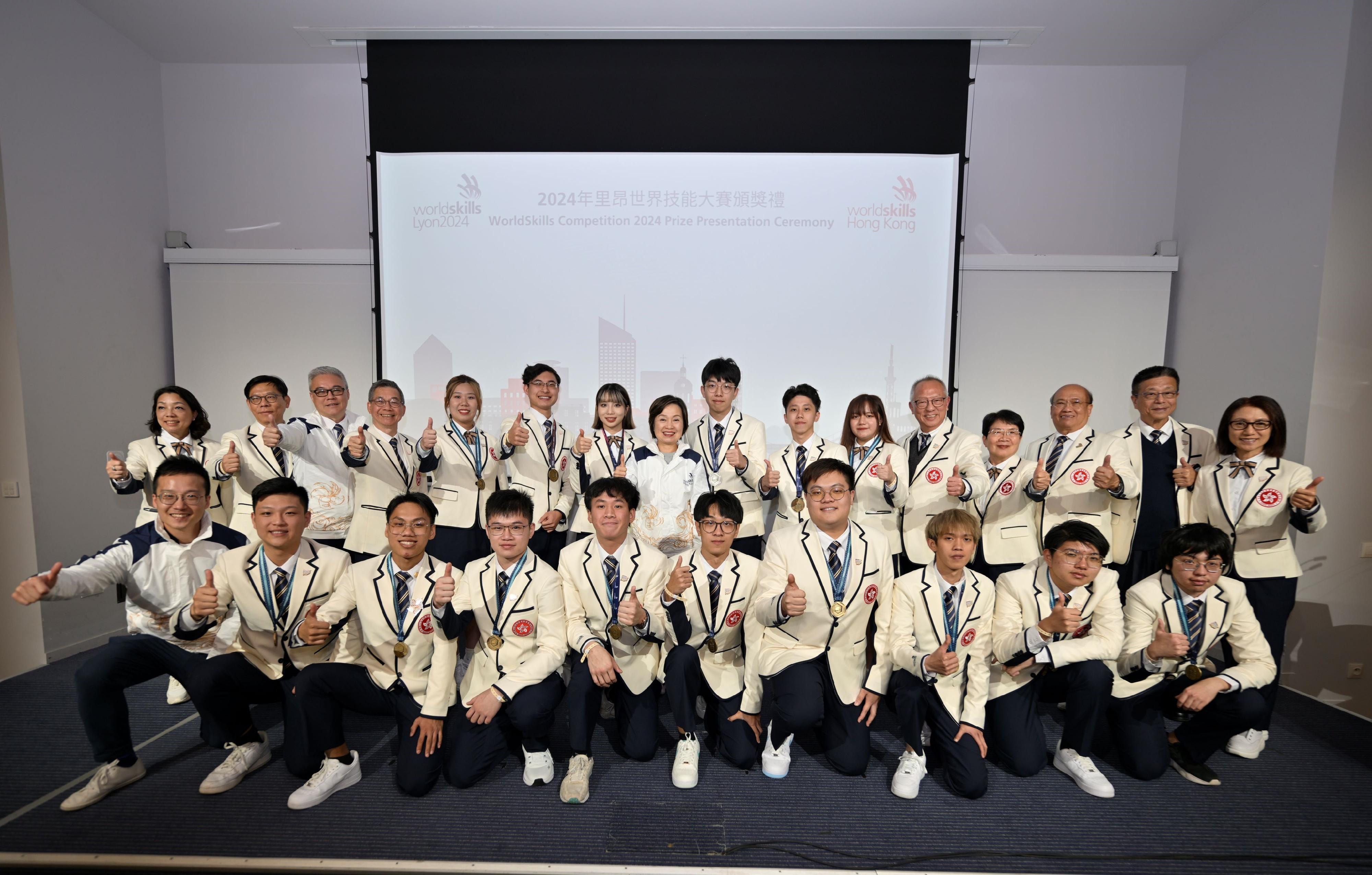 The Secretary for Education, Dr Choi Yuk-lin, attended the prize presentation ceremony for the Hong Kong, China delegation to WorldSkills Lyon 2024 in Lyon, France, on September 15 (France time). Photo shows Dr Choi (back row, eighth left) with the delegation. 