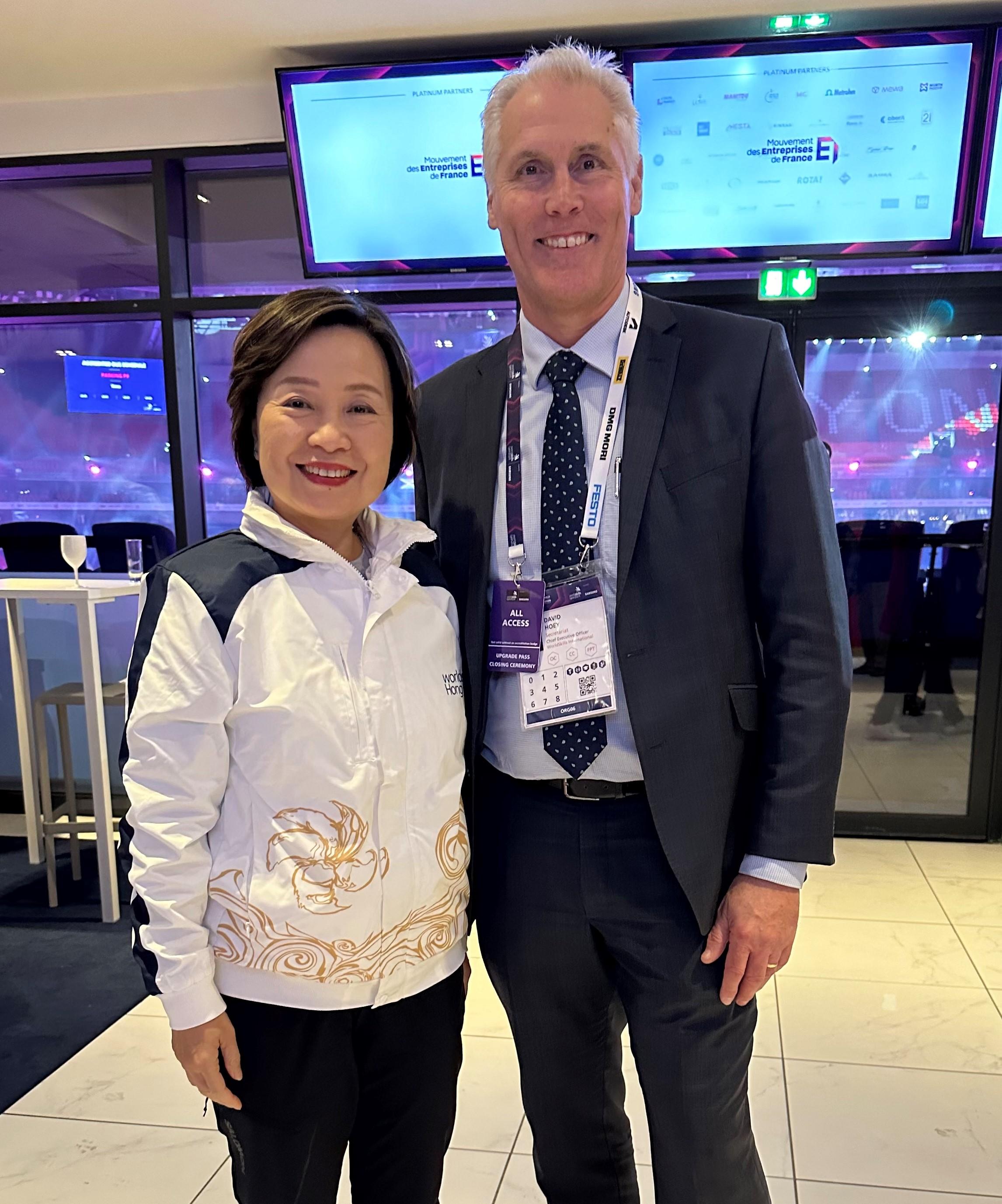 The Secretary for Education, Dr Choi Yuk-lin, attended the closing ceremony of WorldSkills Lyon 2024 in Lyon, France, on September 15 (France time). Photo shows Dr Choi (left) with the Chief Executive Officer of WorldSkills International, Mr David Hoey (right). 