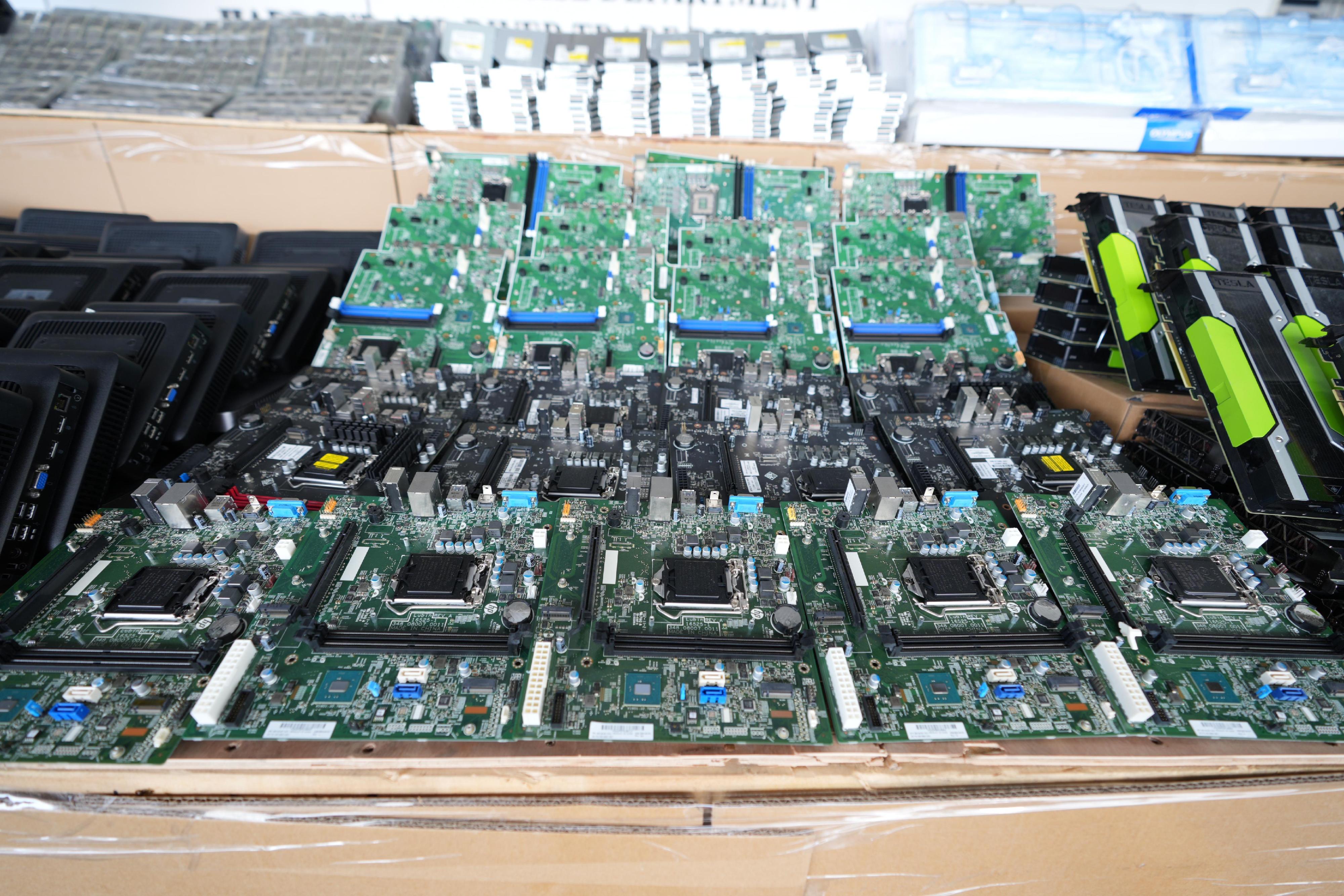 Hong Kong Customs mounted a special operation codenamed "Sea Guardian" in August and September, with three suspected smuggling cases involving ocean-going vessels detected. A large batch of suspected smuggled electronic goods with a total estimated market value of about $500 million was seized. Photo shows the suspected smuggled circuit boards seized.
