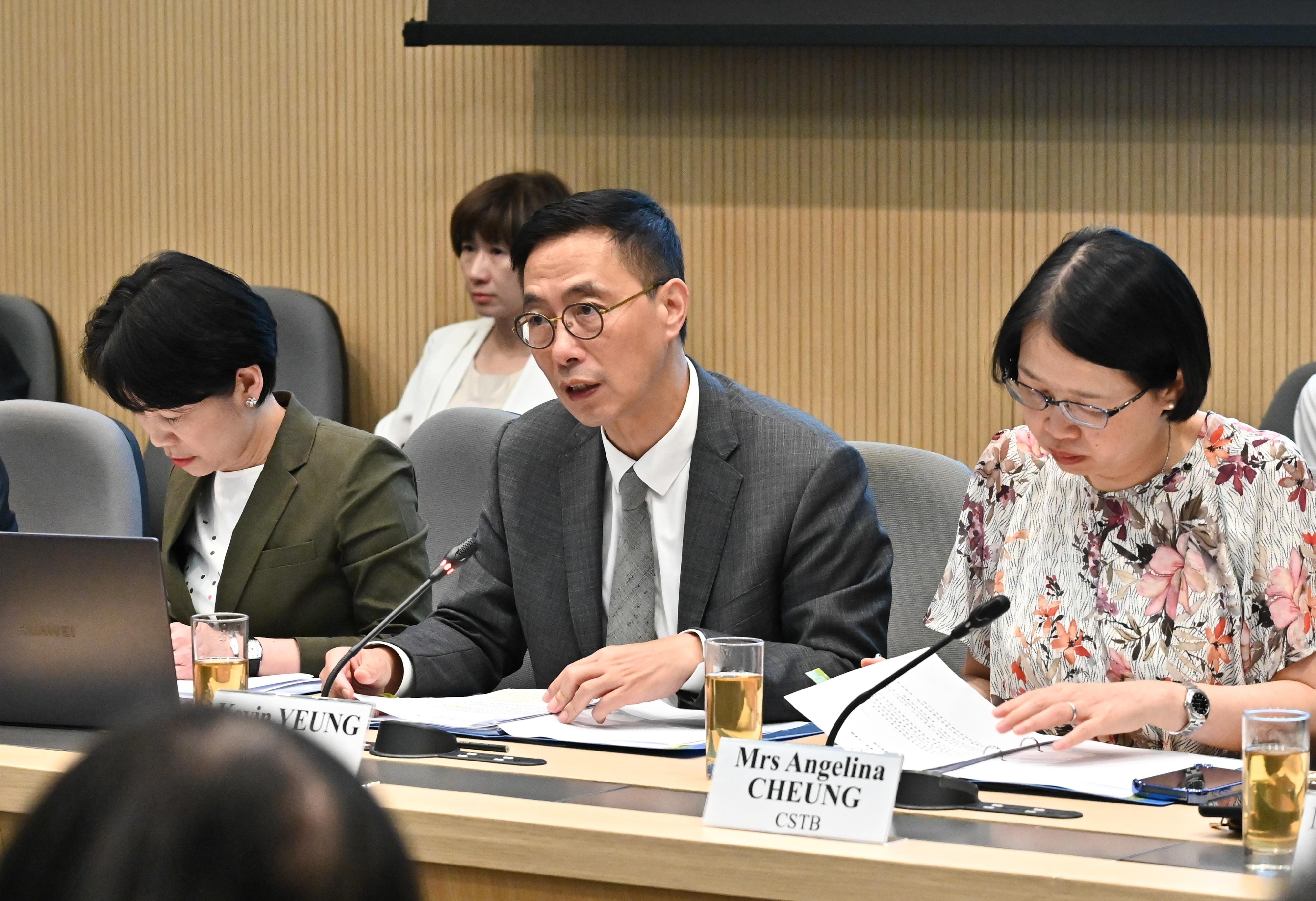 The Tourism Strategy Committee, chaired by the Secretary for Culture, Sports and Tourism, Mr Kevin Yeung (centre), held its second meeting today (September 16). Photo shows other participating officials, including the Permanent Secretary for Culture, Sports and Tourism, Ms Vivian Sum (left), and the Commissioner for Tourism, Mrs Angelina Cheung (right).